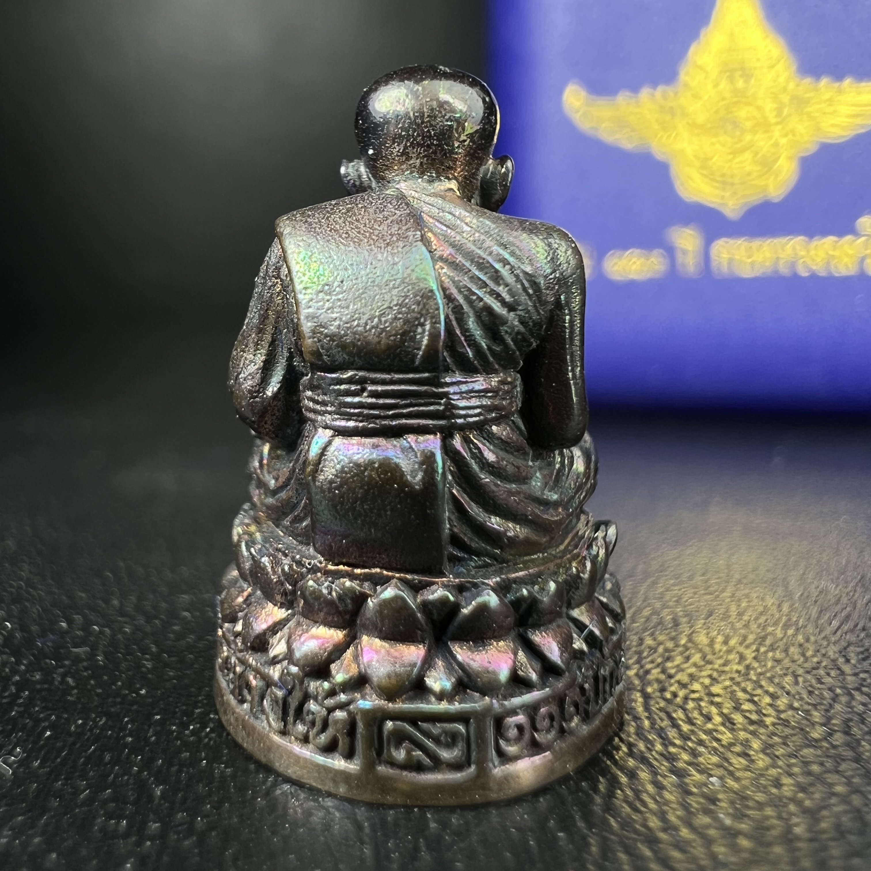 รูปเหมือนหล่อลอยองค์หลวงปู่ทวด รุ่น 111ปี กระทรวงกลาโหม เนื้อนวโลหะรมดำ-ปัดเงา ปี2540 พิธีใหญ่ เข้มขลัง นิยม พร้อมกล่องบรรจุเดิม(คัดสภาพสวยผิวเทพๆผิวรุ้งๆ)ทั้งพิธีทั้งพุทธศิลป์ทรงคุณค่าอีกหนึ่งรุ่นยอดนิยม