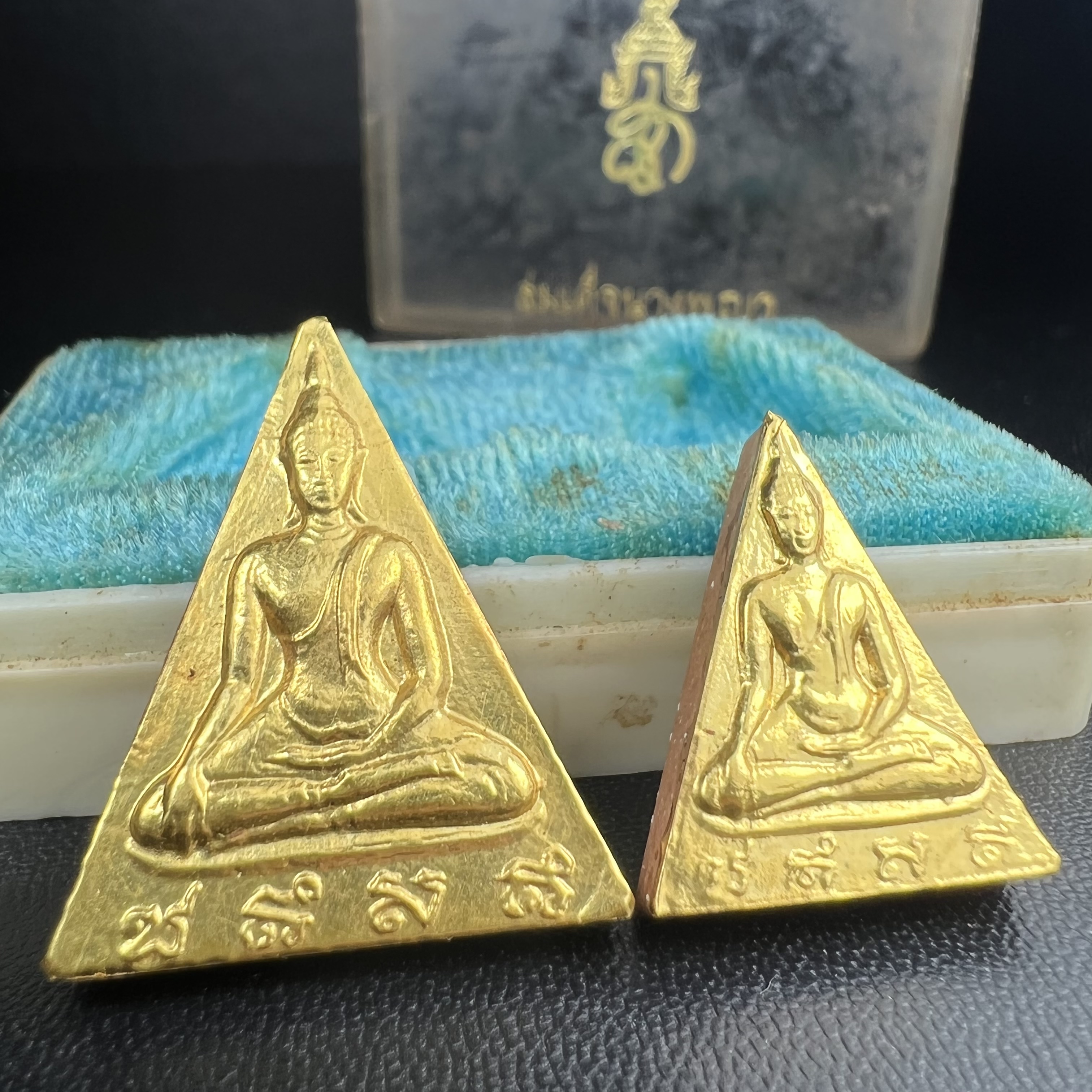 พระสมเด็จนางพญา สก. วัดบวรนิเวศวิหาร ปี2519 ชุดพิเศษกรรมการ หน้ากากทองคำ พิมพ์ใหญ่-เล็กกล่องบรรจุเดิม(ในหลวงรัชกาลที่9และสมเด็จพระราชินี เสด็จร่วมในพิธี)(พิธีใหญ่)(มวลสารดี)(พบเจอและหายากที่สุดในรุ่น)