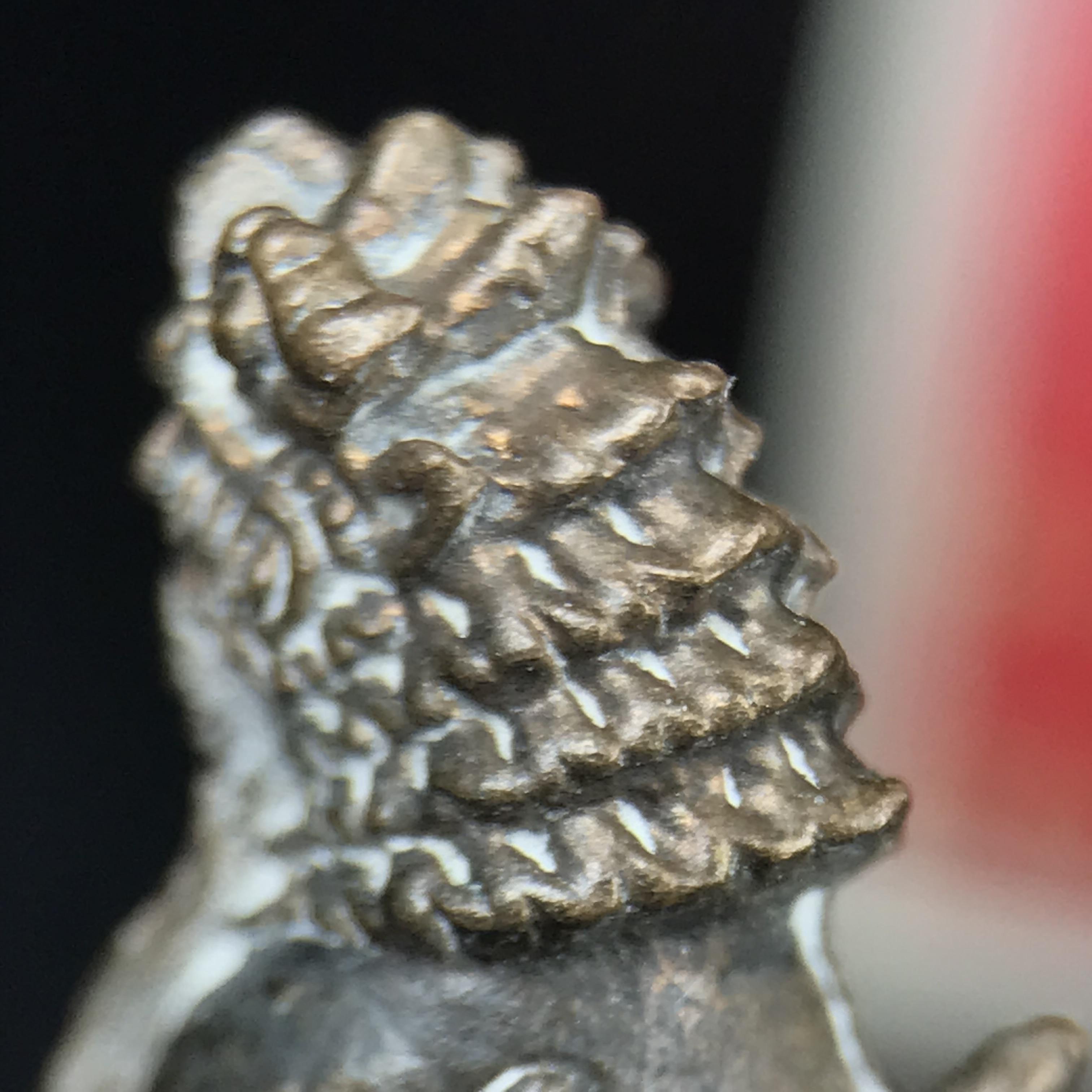 สิงห์เจ้าพ่อดำ วัดบุพพาราม จ.เชียงใหม่ ปี 2518 เนื้อนวโลหะ(ตอก 2 โค๊ต)หายาก(สภาพผิวเดิมสวยเดิมกล่องครบ) สิงห์รุ่นนี้มีพิธีดีมีเกจิอาจารย์ที่ร่วมปลุกเสกมากมาย****เครื่องราง ที่พระบาทสมเด็จพระเจ้าอยุ่รัชกาลที่ ๙ ทรงเสด็จฯประกอบพิธีด้วยพระองค์เอง