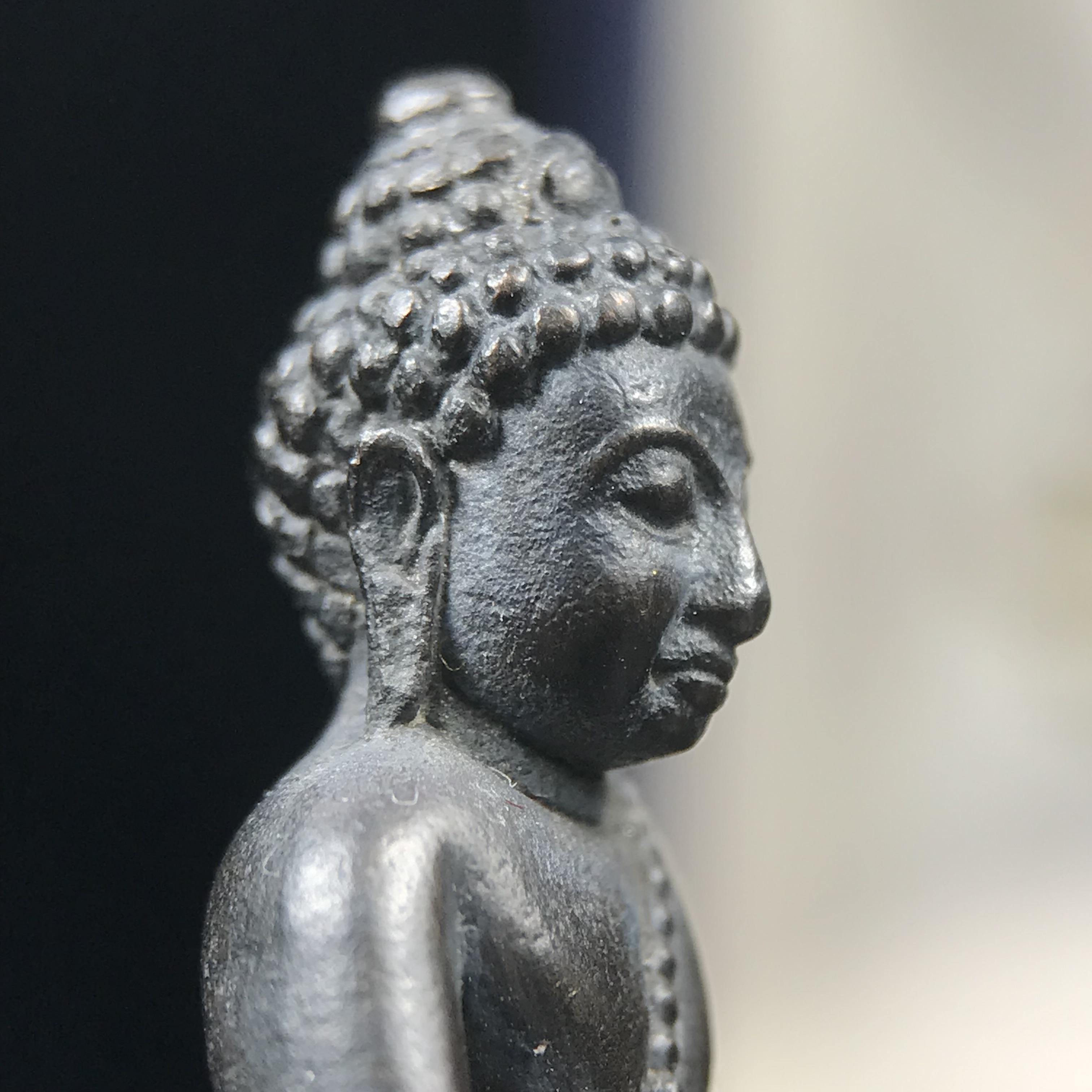 พระกริ่งนวปทุม ภปร. วัดปทุมวนาราม ปี 2535 เนื้อนวโลหะ(เข้มขลัง สวย งดงาม) ขนาดสูง 3.7 ซม. พร้อมกล่องพิเศษบรรจุเดิมครบสมบูรณ์ (ในหลวงรัชกาลที่9เสด็จเททอง)(1ใน3000องค์)นิยมหายาก