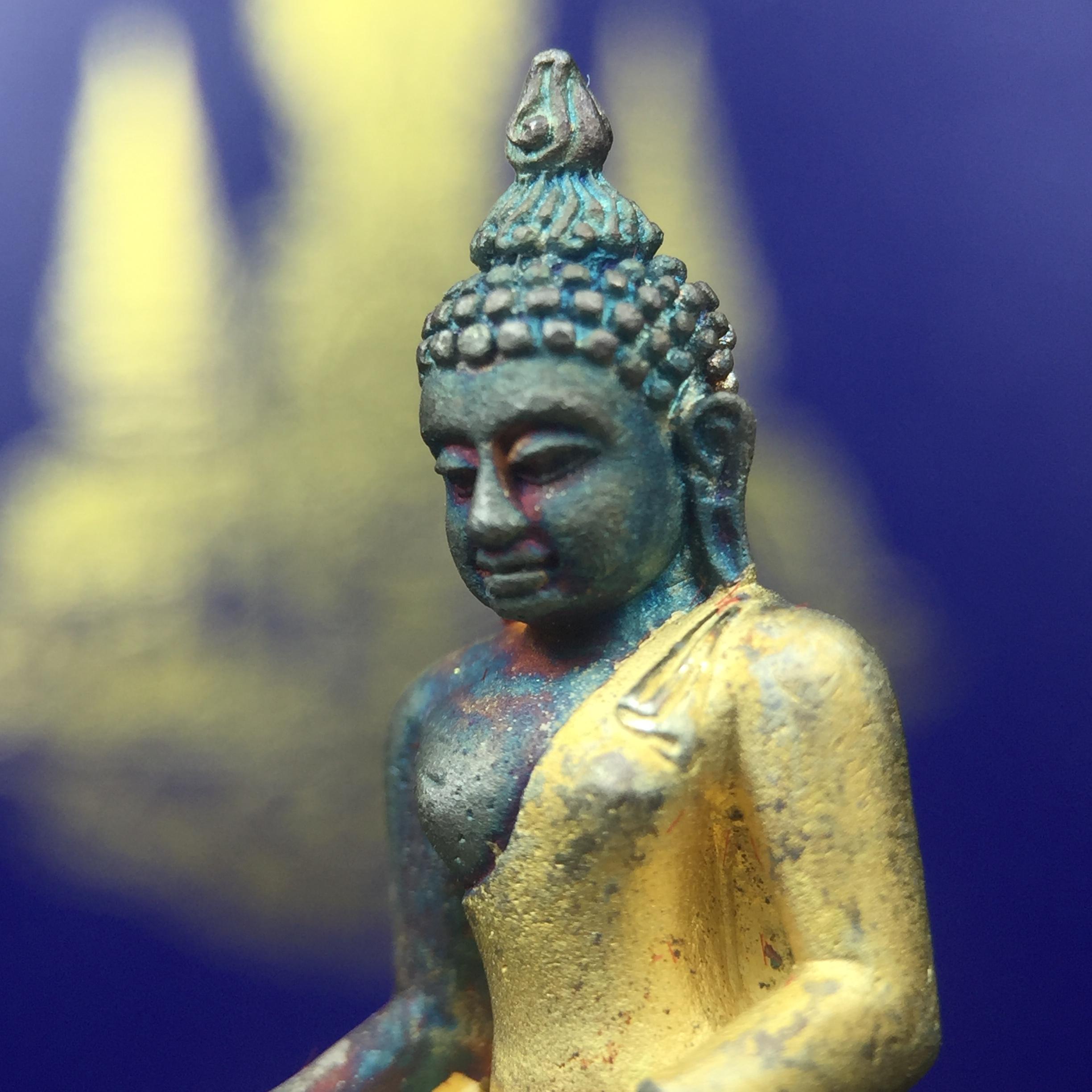 พระกริ่งไพรีพินาศ ครองสิริราชสมบัติครบ 50 ปี พ.ศ.2540 เนื้อเงินสามกษัตริย์ ผิวเดิมๆขึ้นสีรุ้งธรรมชาติแบบนิยม(สเน่ห์พระเนื้อเงินสีสันที่ธรรมชาติสรรค์สร้าง)พร้อมกล่องบรรจุเดิมครบ(เข้มขลังทรงอานุภาพยิ่งใหญ่ กำราบศัตรูพ่ายสิ้น พระไพรีพินาศ)(หายาก)1ใน539 องค์