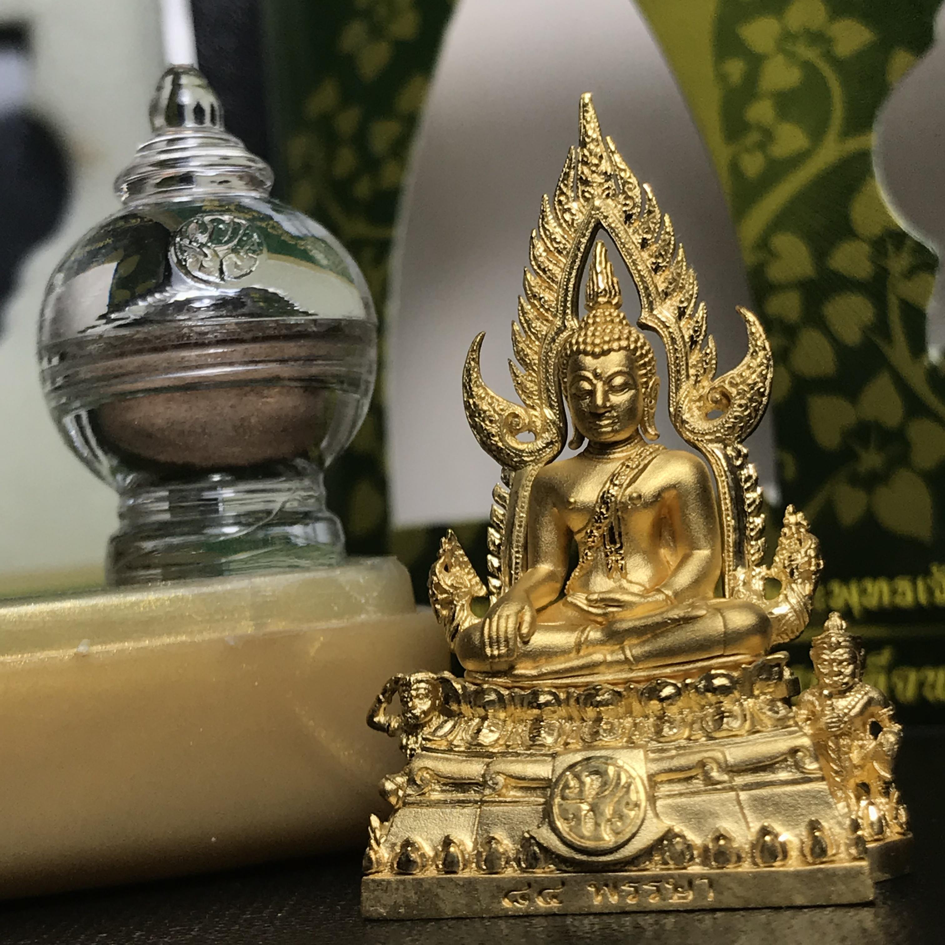 พระพุทธชินราช(จำลอง) ภปร. 84 พรรษา เนื้อทองคำ พิมพ์กลางขนาดหน้าตัก 1/2 นิ้ว(1ใน1000องค์) )(พระราชทานมวลสาร จิตรลดาและเส้นพระเจ้า(เส้นผม)รัชกาลที่9)