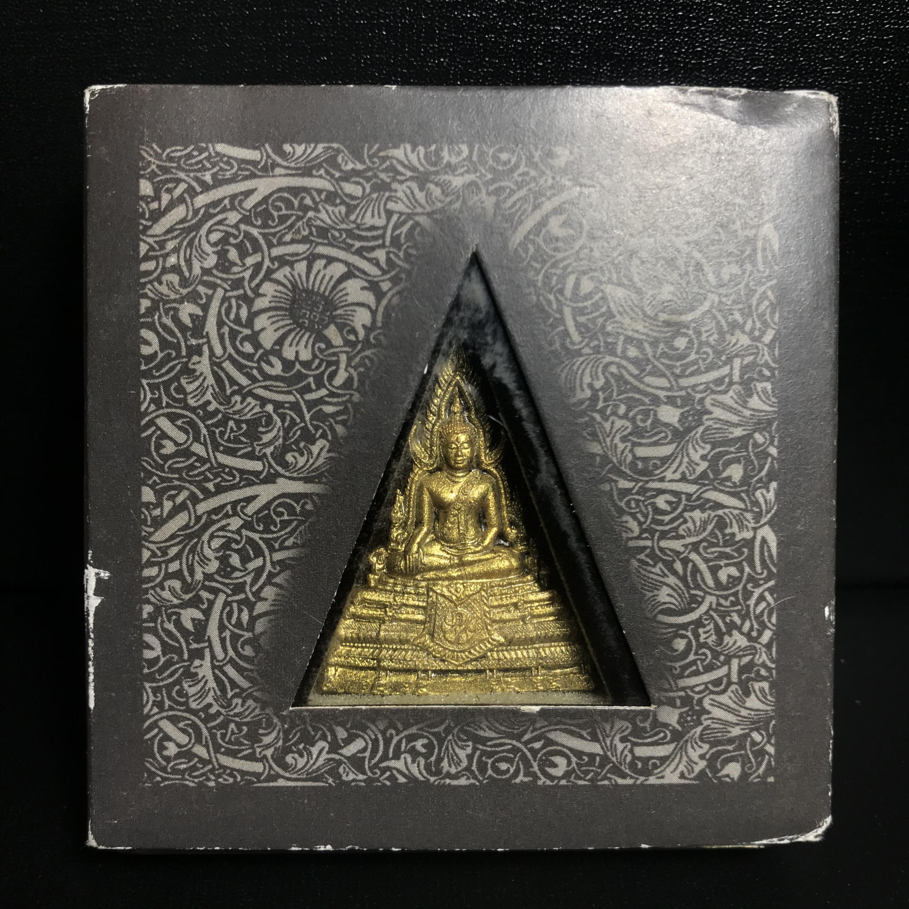 พระพุทธชินราช ภปร. โครงการ "เพราะแผ่นดินนี้ คือ แผ่นดินเกิด" ปี2548(รุ่นแรก) พระผงหลัง ภ.ป.ร. ทองแดง (พระราชทานเส้นพระเจ้า (เส้นผม)และมวลสารจิตรลดา)