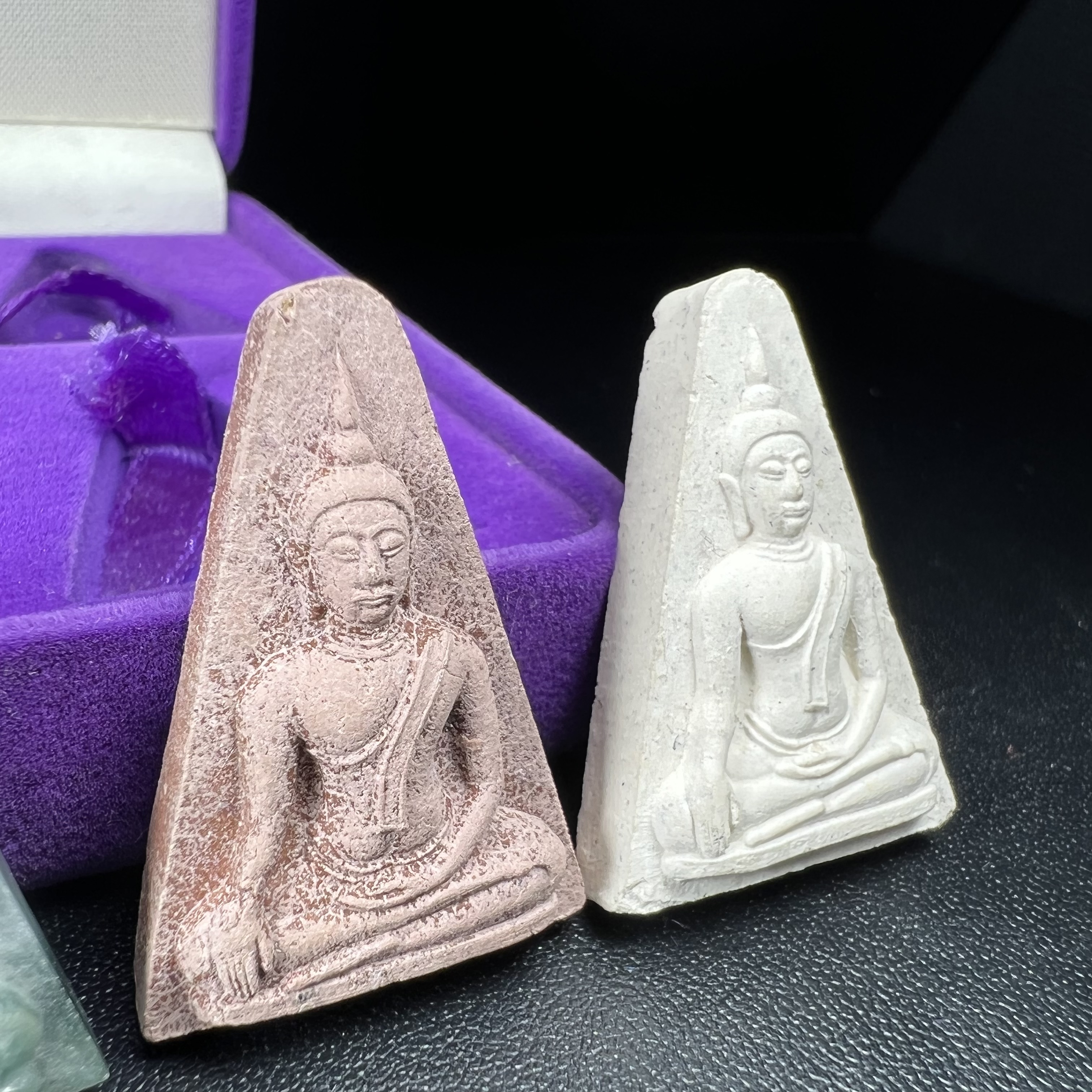 พระนางพญาเสน่ห์จันทร์ สธ. สร้างในวโรกาสทรงเจริญพระชนมายุ 50 พรรษา สมเด็จพระเทพฯ พ.ศ.2548 ชุดพิเศษ (1 ใน 5000 ชุด)หายาก