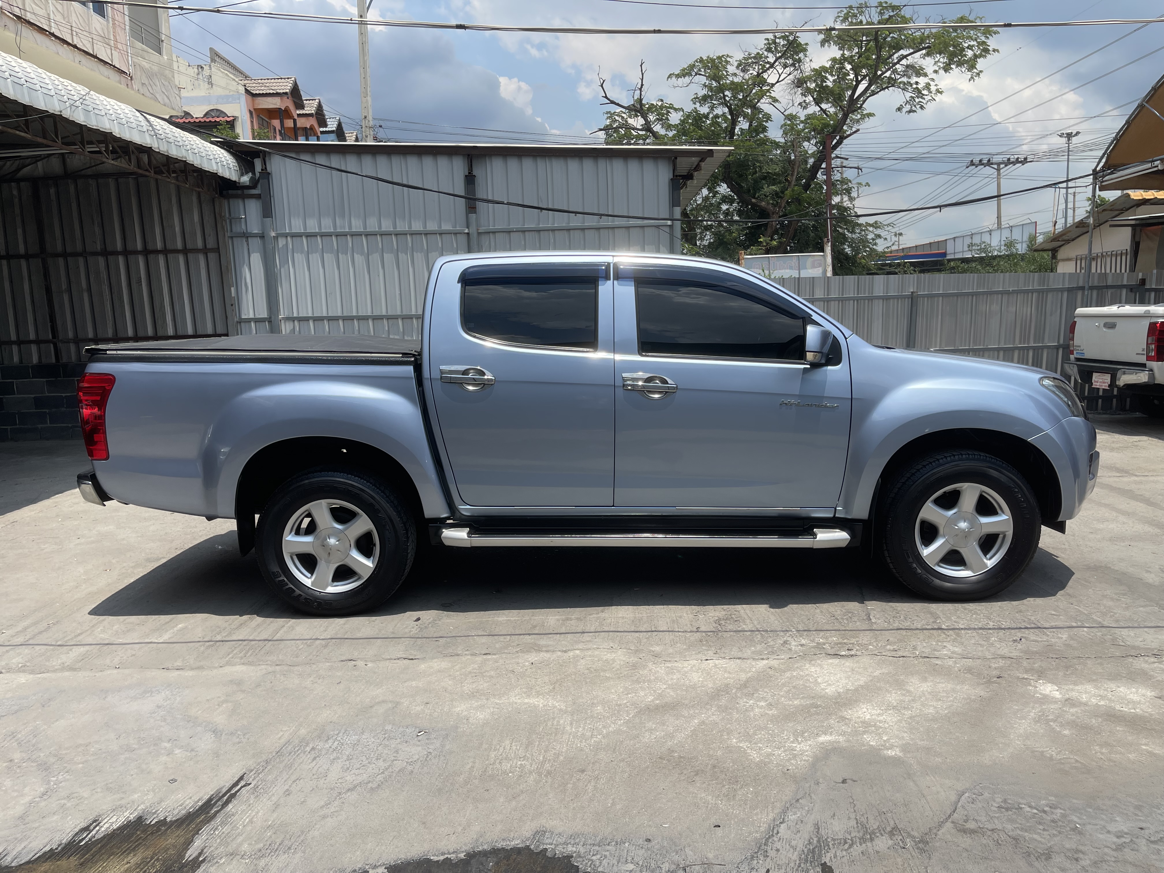 Isuzu Dmax All New 4ประตู Hilander 2.5 Vgs Z Dvd 2015 ฟ้า