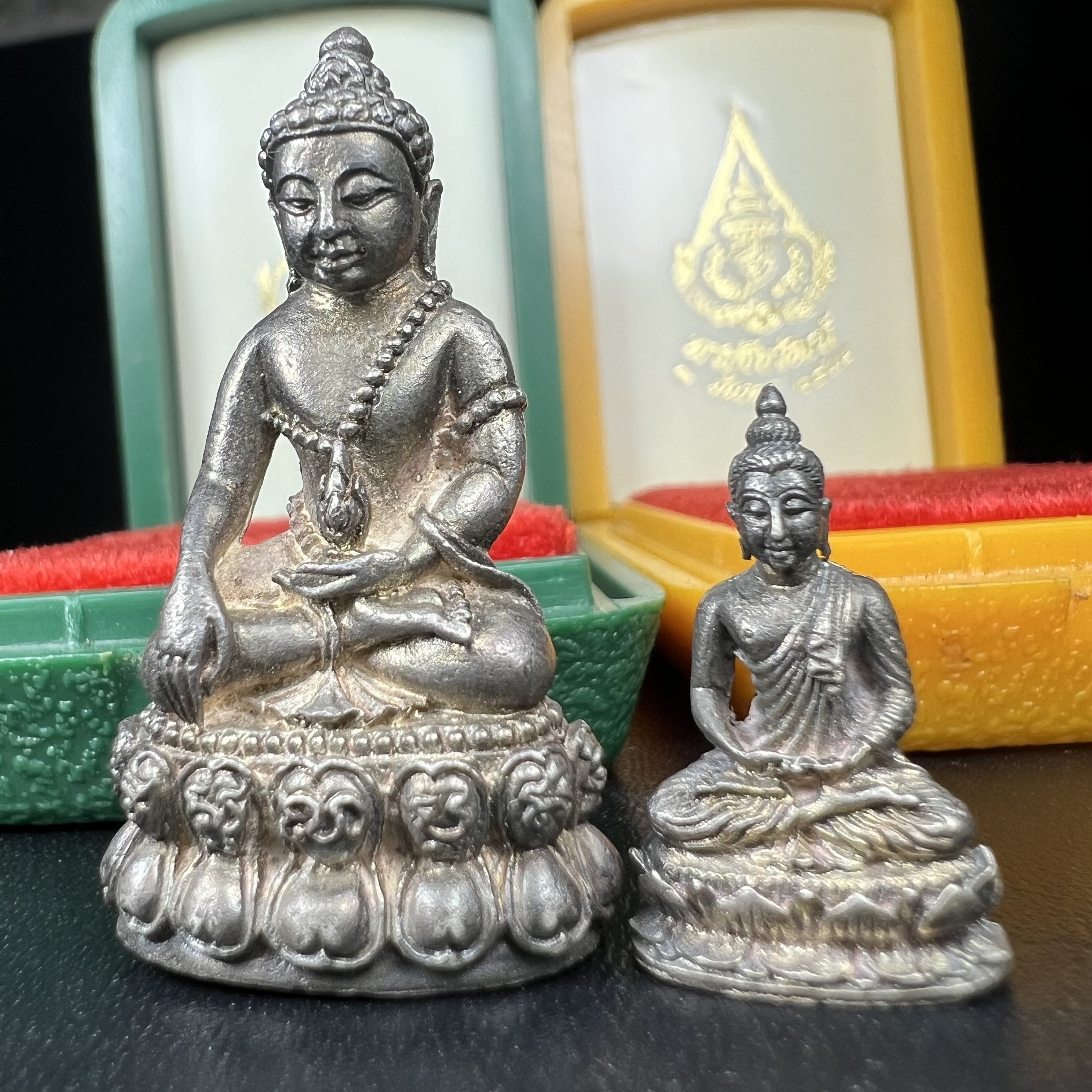 พระกริ่ง-พระชัยวัฒยน์วาสนาสมเด็จพระสังฆราช(วาสน์)วัดราชบพิธฯปี2531 เนื้อเงิน สร้างเป็นที่ระลึกในคราวที่สมเด็จพระอริยวงศาคตญาณ สมเด็จพระสังฆราช(วาสน์ วาสโน)มีพระชนมายุครบ90พรรษา(ในหลวง ร.9 เสด็จในพิธี)งานแกะแม่พิมพ์โดย นายช่างเกษม มงคลเจริญ)หายาก