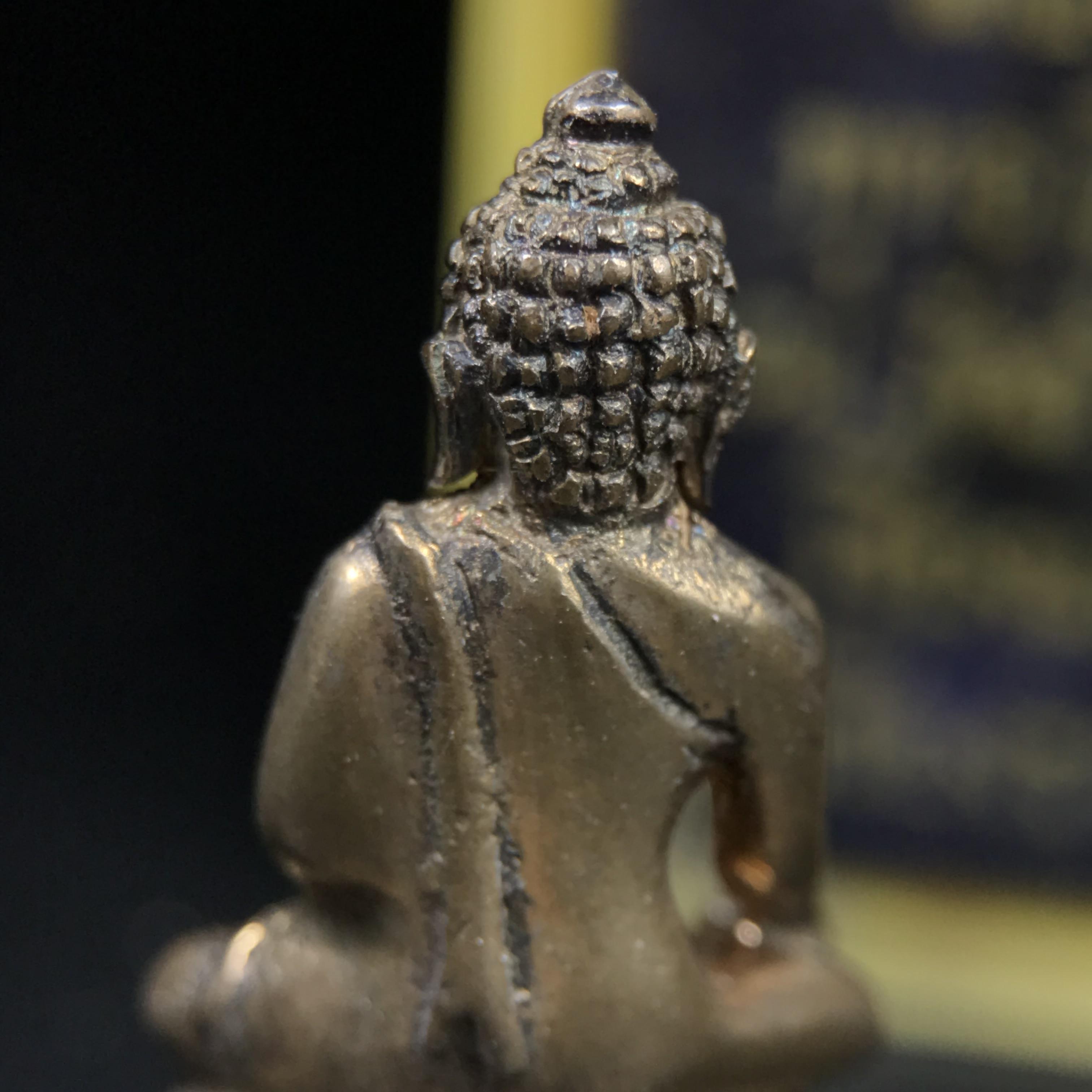 พระกริ่งสิงห์หนึ่งดอยตุง(ก้น ช) เนื้อนวโลหะ รุ่นบูรณะพระธาตุดอยตุง พ.ศ. 2516 สภาพสวยกล่องเดิม(หายาก)