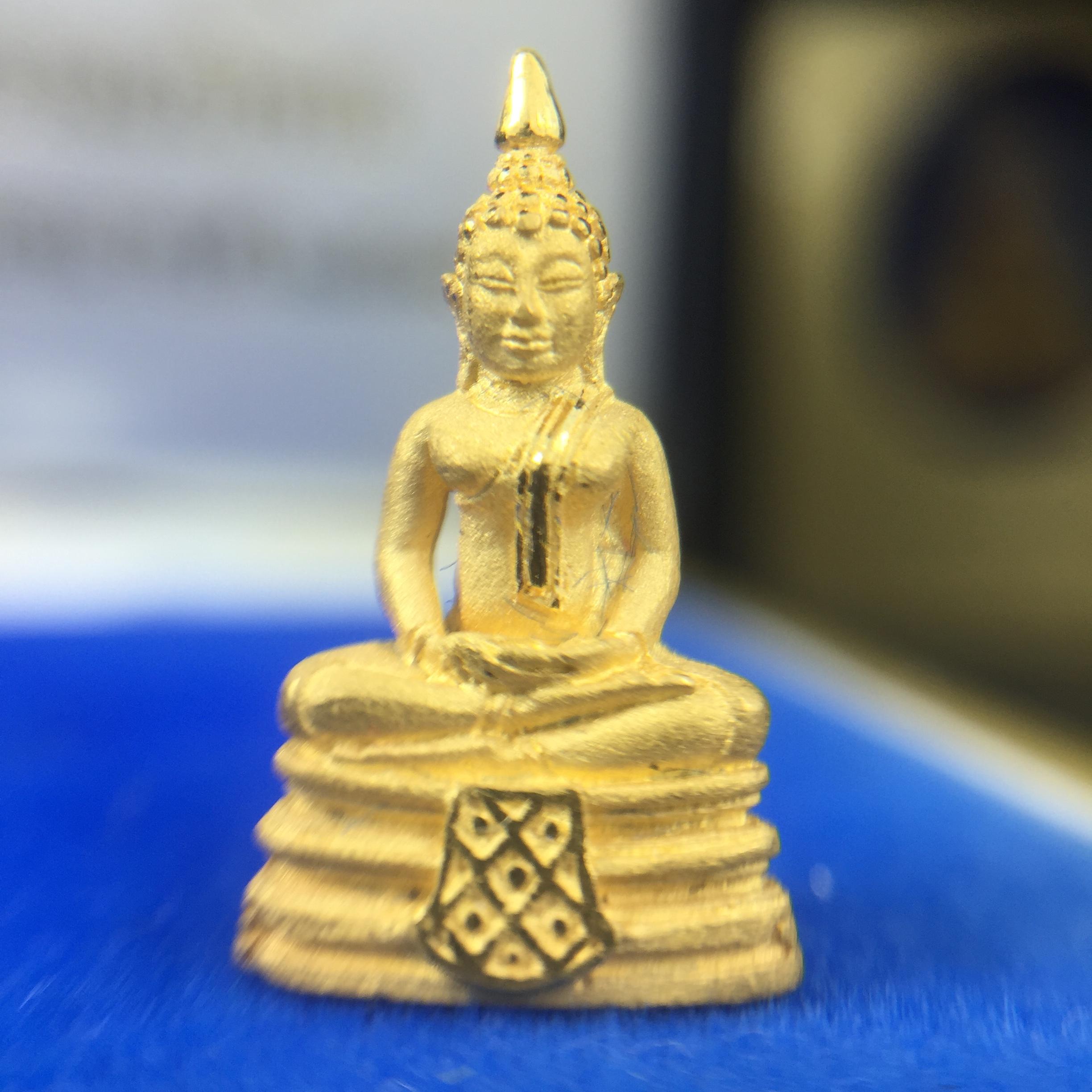 พระพุทธโสธร(หลวงพ่อโสธร) รุ่นสร้างอุโบสถ ปี2539 เนื้อทองคำ ลอยองค์พิมพ์เล็ก(หายาก) สภาพสวยเดิมกล่องบรรจุการ์ดใบรับรองเดิมครบสมบูรณ์