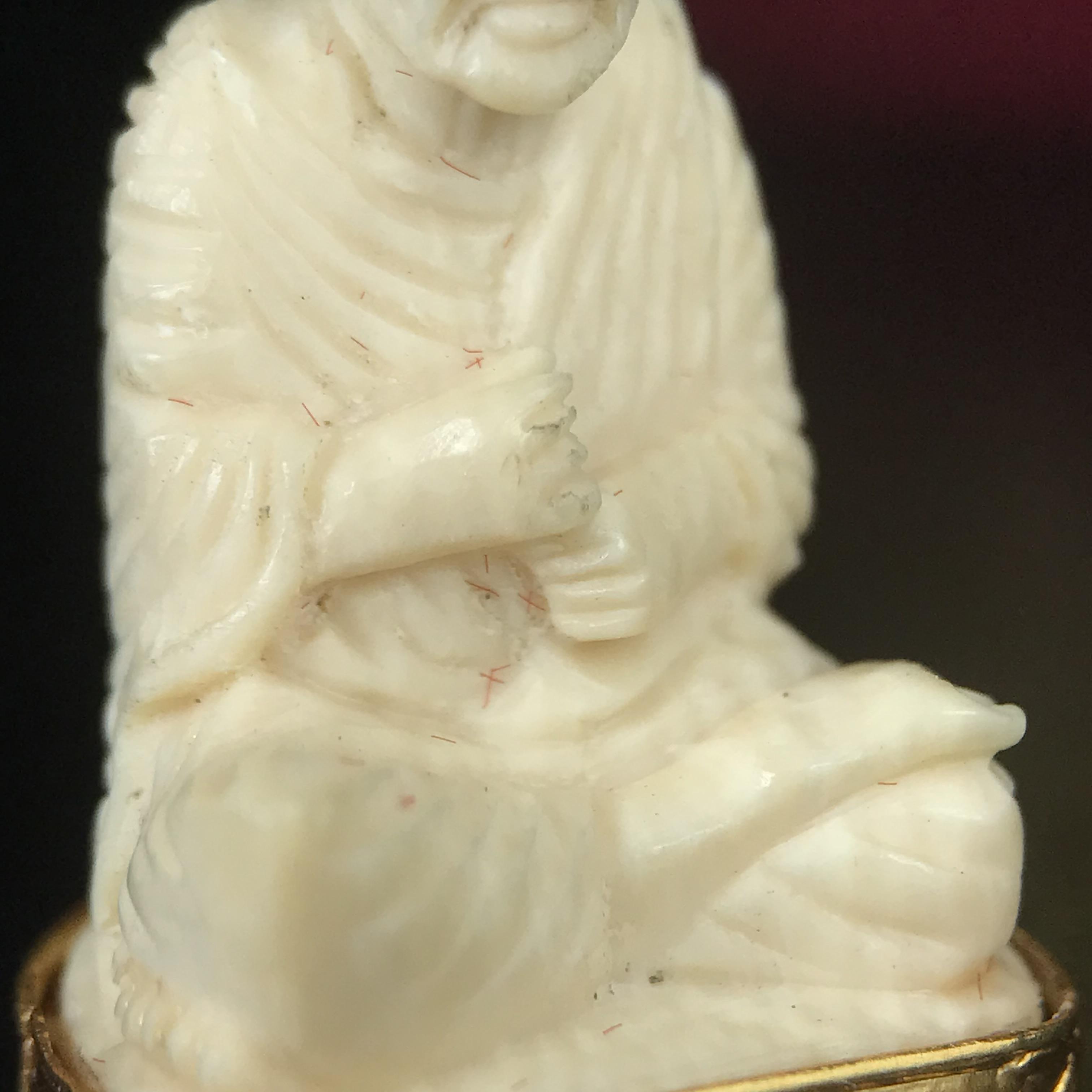 สมเด็จพระพุฒาจารย์ (โต พรหมรังสี) รุ่นคชสารหมื่นปี พ.ศ.2542 พิมพ์ลอยองค์(ฐานหุ้มทองคำ) ตอกโค๊ตและหมายเลข ๑๒๑๔ สภาพสวยสมบูรณ์กล่องบรรจุเดิมครบ (เลขสวยผลรวมได้แปด มีกินมีใช้ไม่มีหมด)(1ใน 9999 องค์)หายากพบเจอน้อยมาก