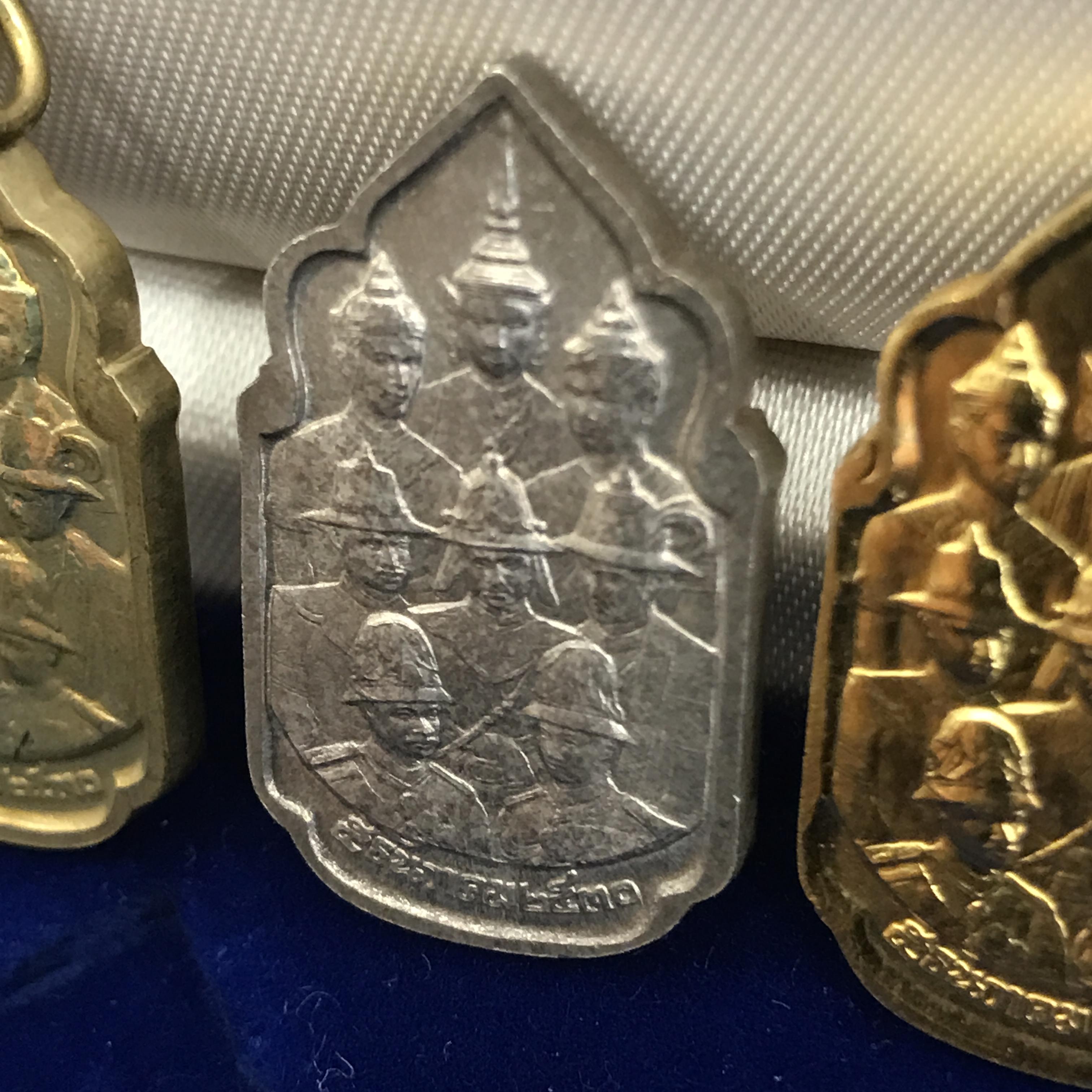 เหรียญนวมหาราชเฉลิมพระชนพรรษา 5 รอบ ในหลวง ปี 2530 ชุดทองคำ(หายาก)