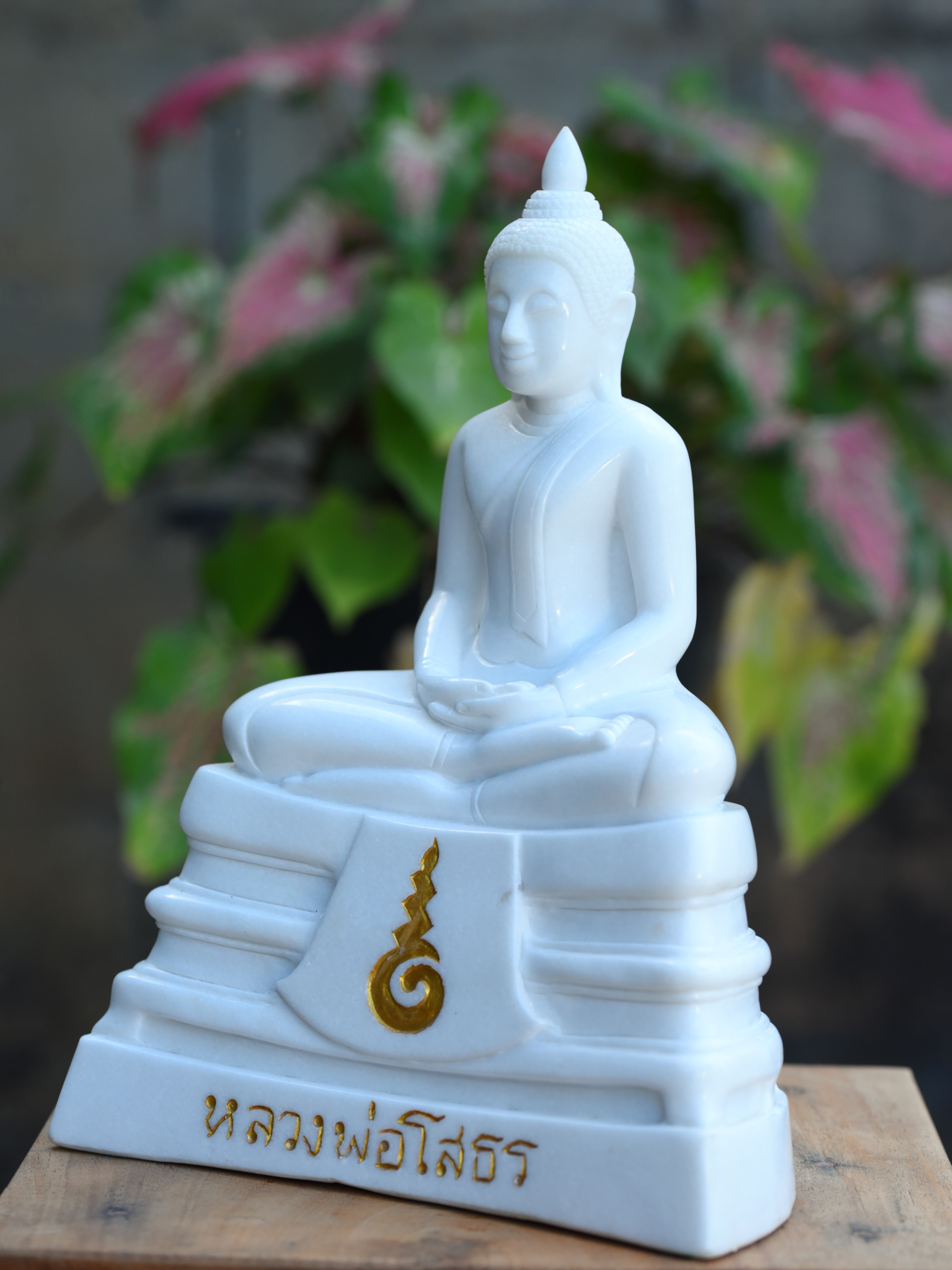 หลวงพ่อโสธรหน้าตัก7นิ้วฐานสูงเป็นชั้นหินขาวกรีซ