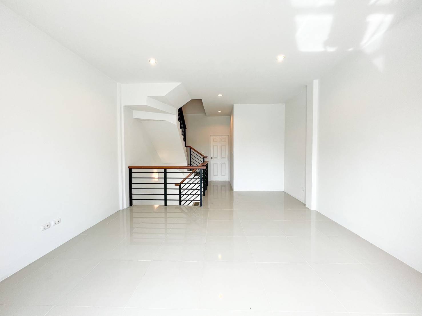 For Rent : Wichit, 3-Storey Commercial Building, 3 Bedrooms 4 Bathrooms