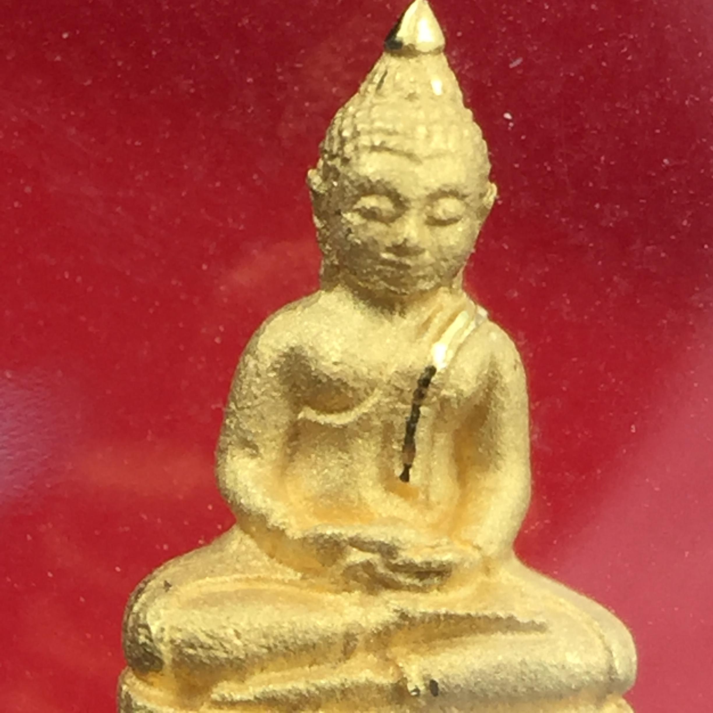 พระพุทธโสธร รุ่นอุดมโชคโภคทรัพย์ ปี 2550 เนื้อทองคำ พิมพ์จิ๋ว วัดโสธรวรารามวรวิหาร จ.ฉะเชิงเทรา (สภาพ สวย ซีนซองเดิม กล่องบบรรจุเดิมครบสมบูรณ์)