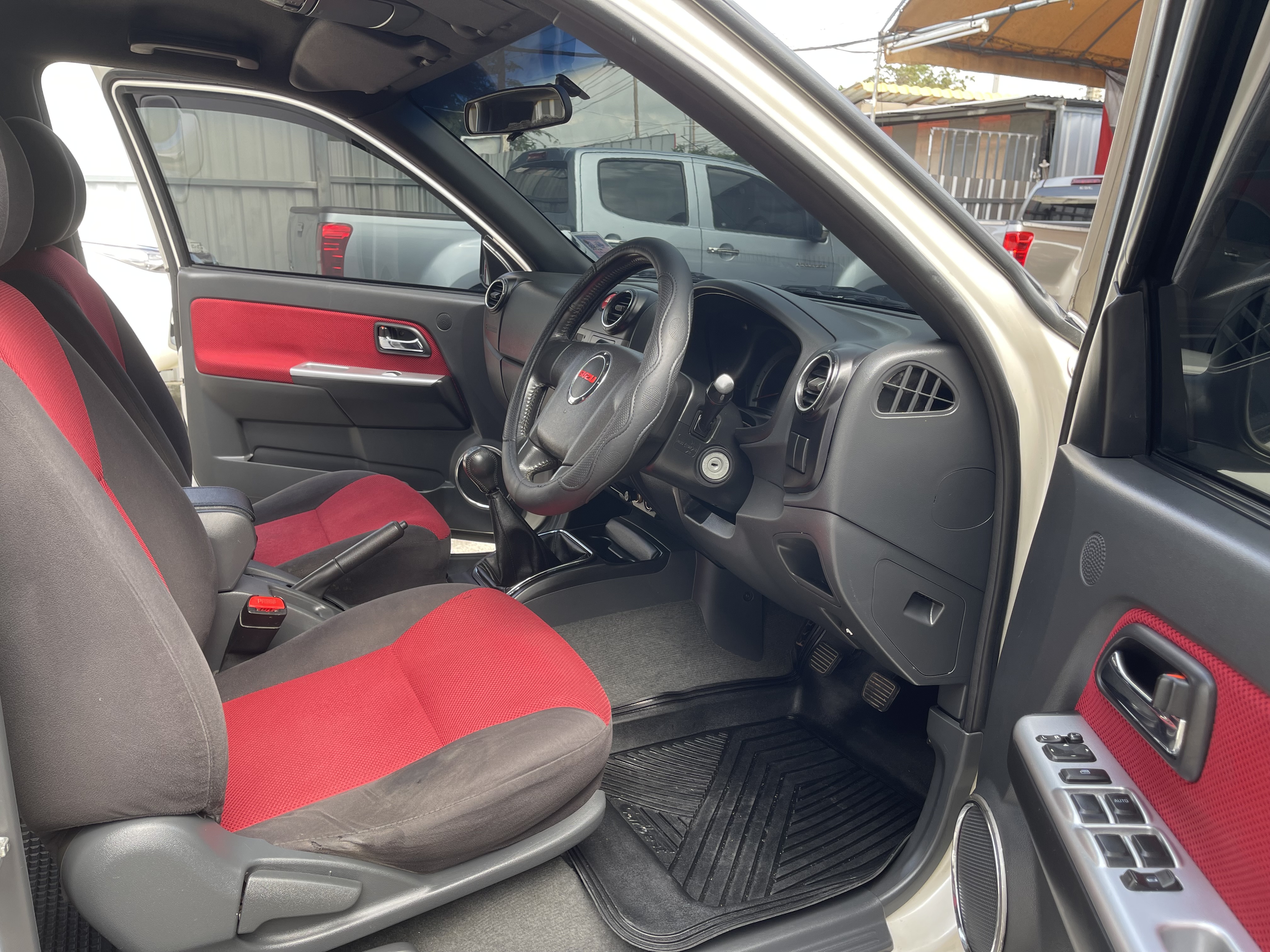 Isuzu Dmax 4ประตู Hilander 2.5 Abs X-Series Navi 2011 ขาวมุก