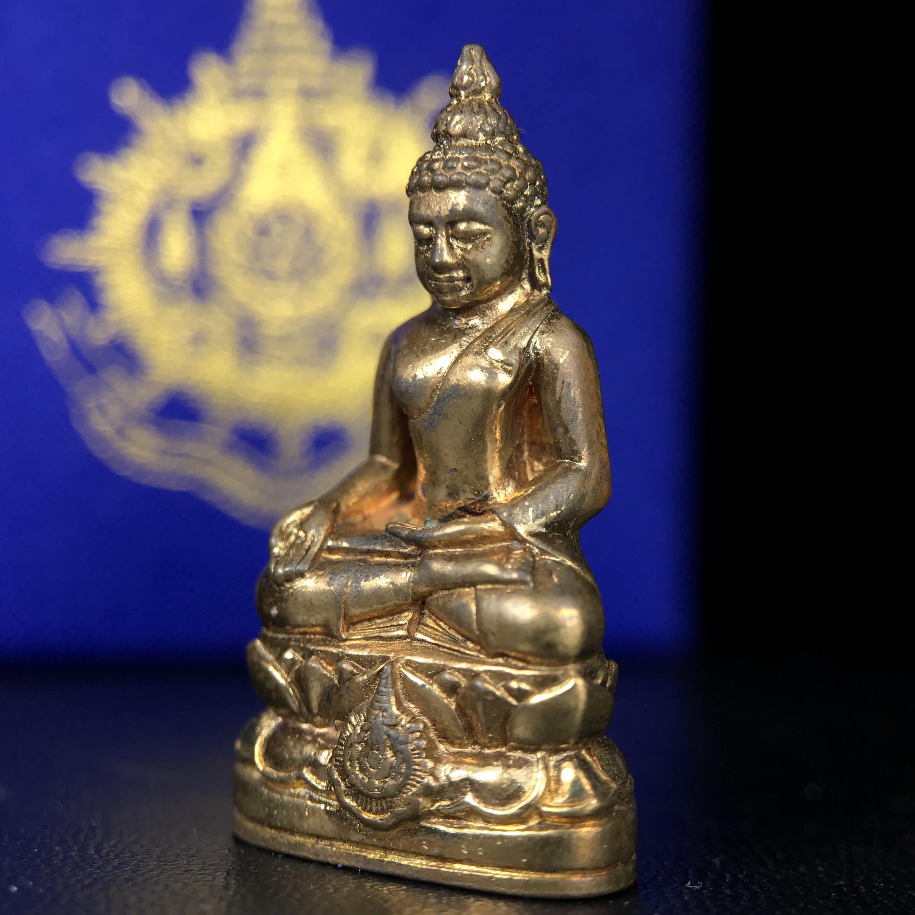 พระกริ่งไพรีพินาศ บรรจุเหล็กไหล ครั้งแรกและครั้งเดียวในประวัติศาสตร์ เฉลิมพระเกียรติ พระบาทสมเด็จพระเจ้าอยู่หัวรัชกาลที่9 พระชนมพรรษา 6 รอบ ปี2542 เนื้อสัมฤทธิ์(บรรจุเหล็กไหล)ดีนอก-ดีใน พิธีใหญ่ มวลสารเด่น (หายาก)