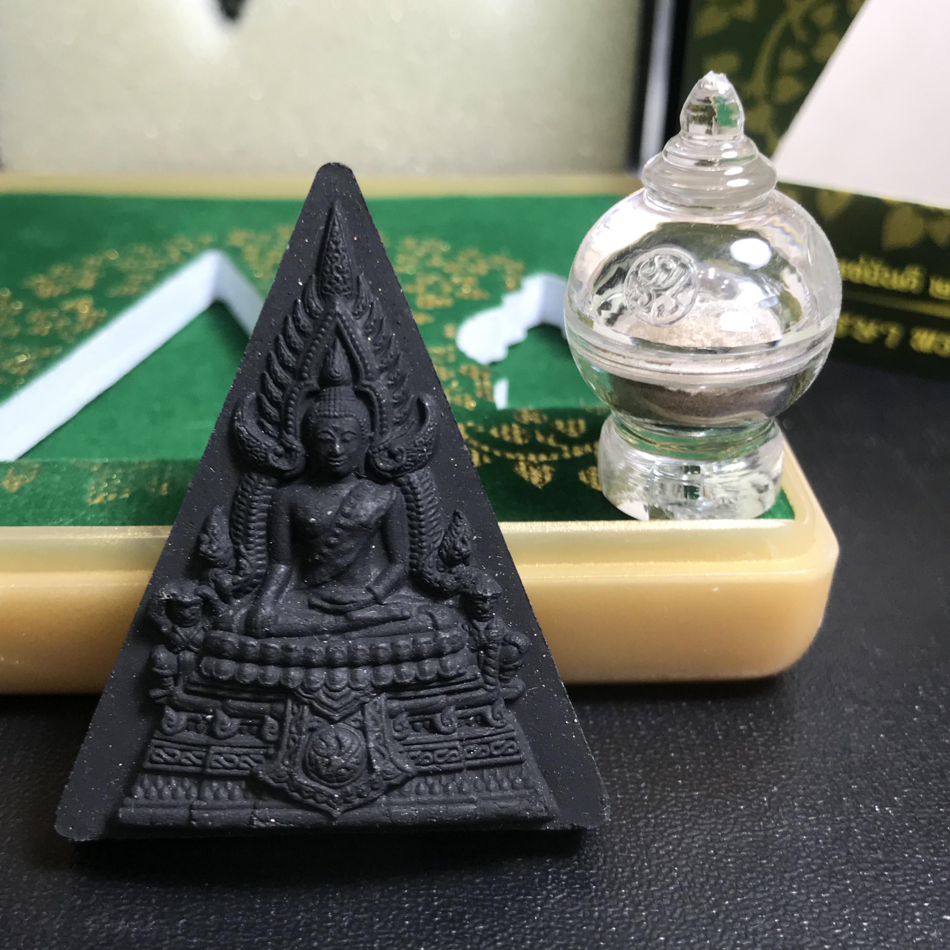 พระพุทธชินราช(จำลอง)ภปร. 84พรรษา เนื้อผง หลัง ภ.ป.ร. (พระราชทานมวลสาร จิตรลดาและเส้นพระเจ้า ร.9(เส้นผม))