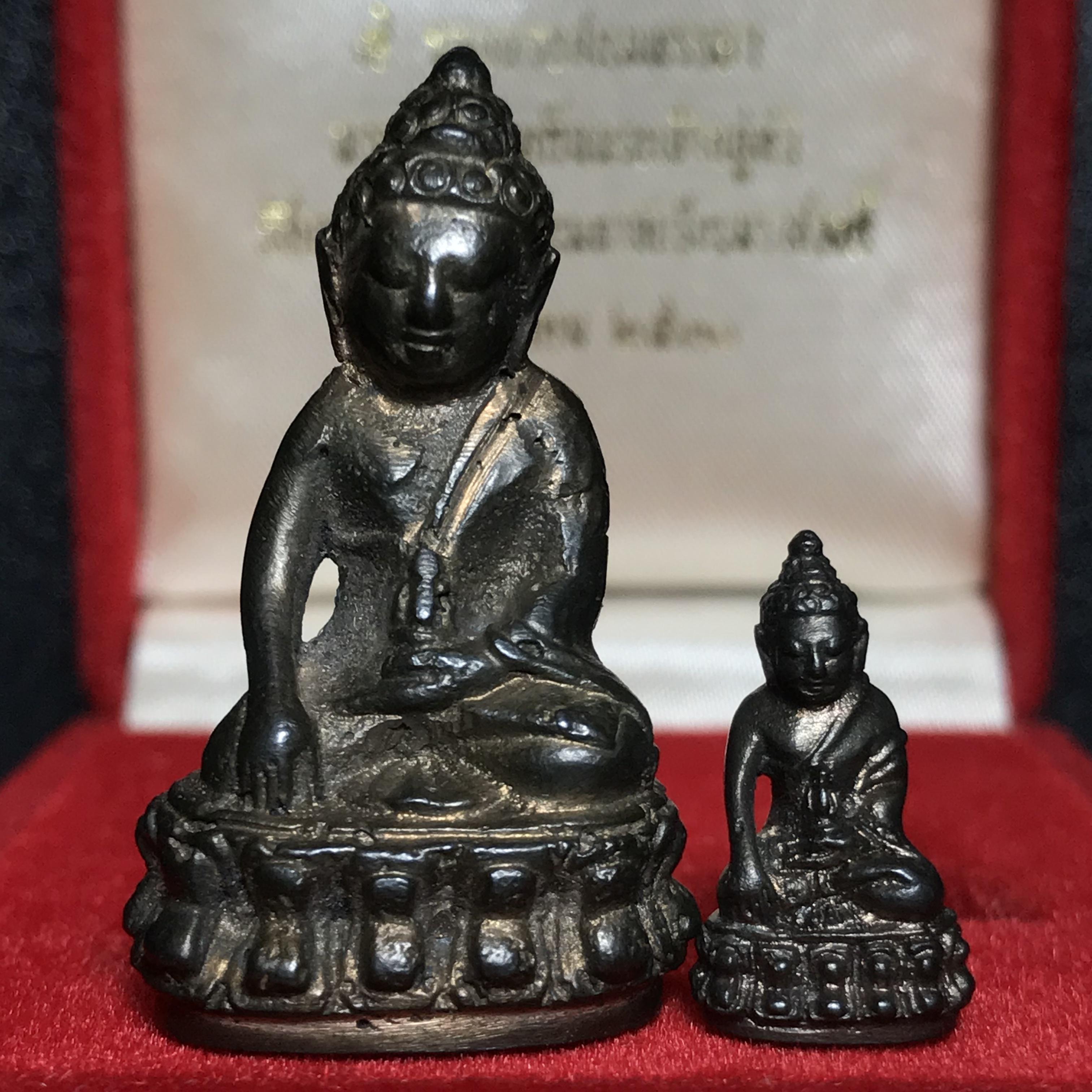 พระกริ่ง-พระชัยวัฒน์ ปวเรศ ปี2530 วัดบวรนิเวศราชวรวิหาร(ในหลวง ร.9 เสด็จเททอง)(บรรจุเส้นเกศาในหลวงรัชกาลที่9)