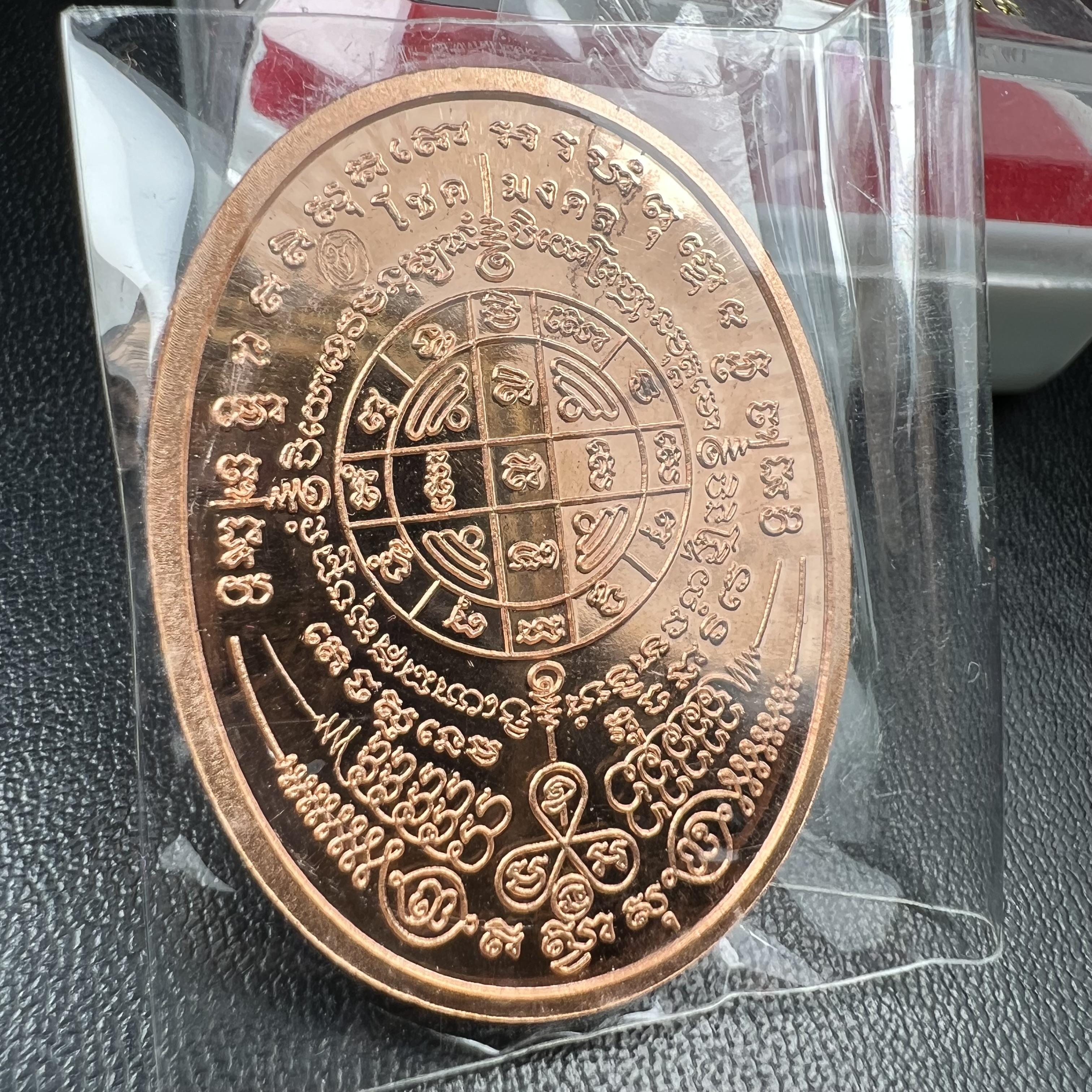 เหรียญครุฑดวงตรามหาเดช หลังยันต์มงกุฏพระเจ้า วัดตรีทศเทพวรวิหาร ปี2553 เนื้อทองแดงขัดเงา(สภาพสวยซีนซองเดิมกล่องบรรจุเดิม)ดวงตราแห่งชัยชนะ ความสำเร็จ เจริญรุ่งเรือง แก้อาถรรพ์ ต่างๆ