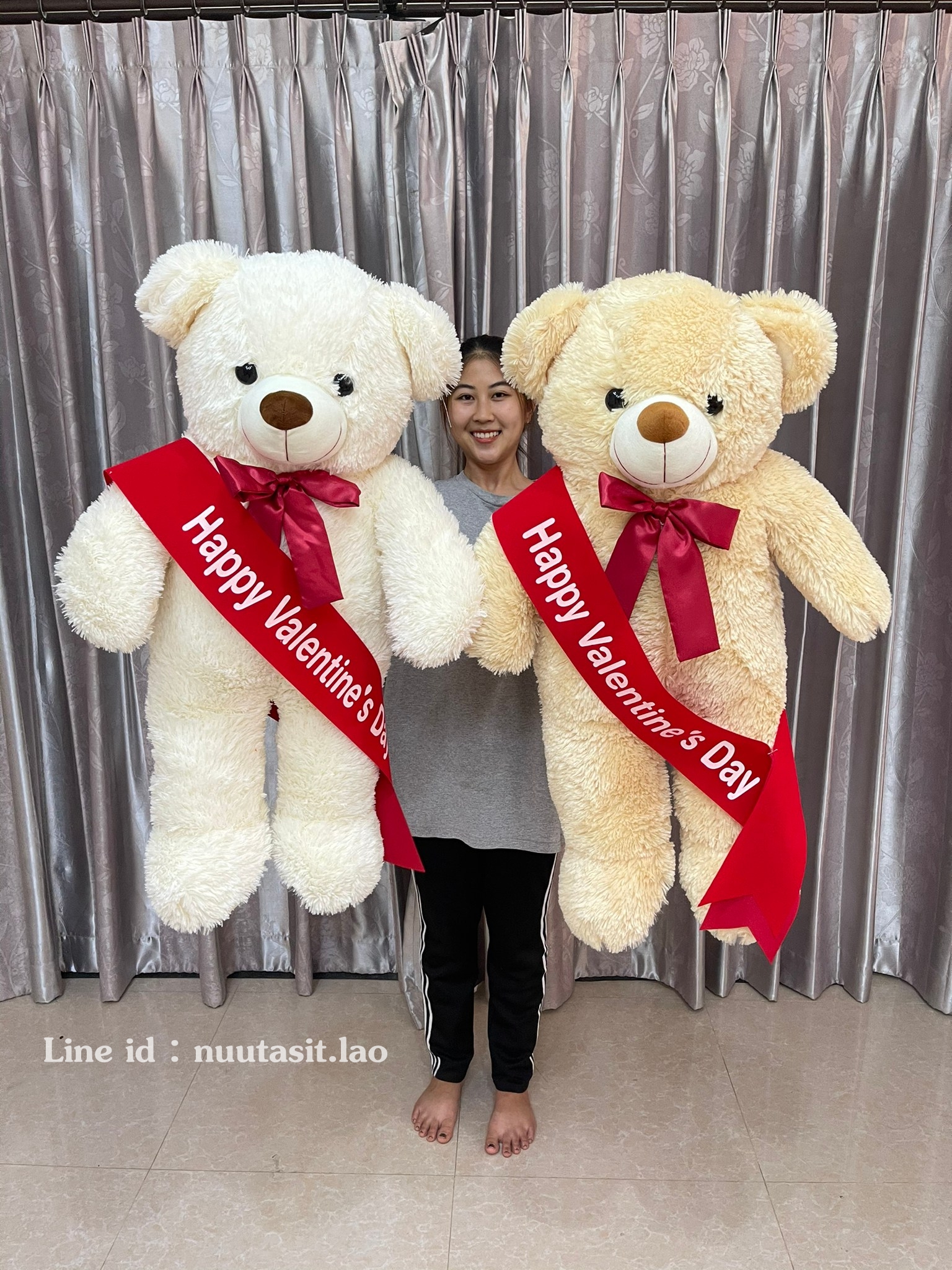 ตุ๊กตาหมีมีโบว์ตัวใหญ่