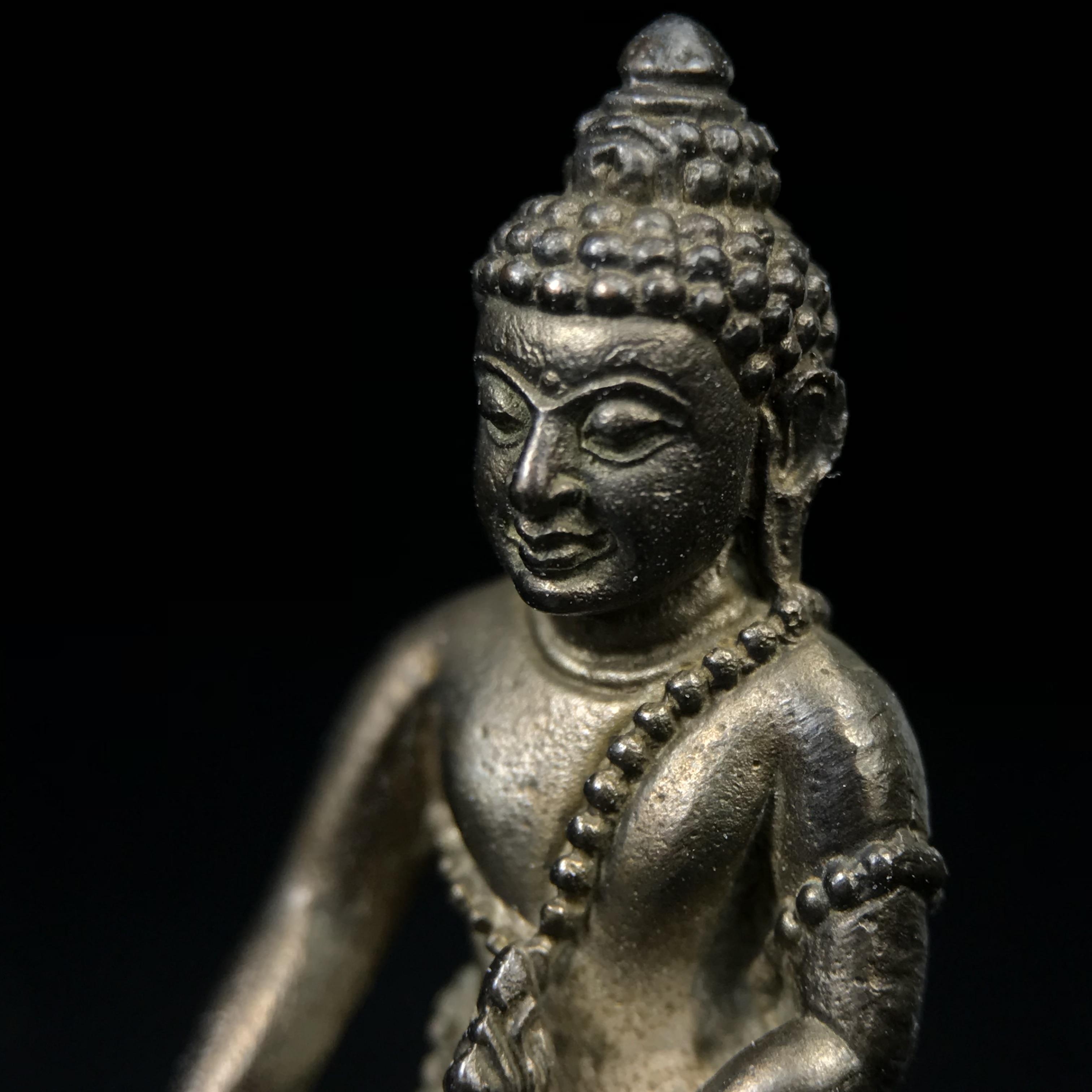 พระกริ่งศิรากาศ ภปร.(พระกริ่งคุ้มเกล้า)วัตถุมงคล"คุ้มเกล้าฯ" มูลนิธิ “คุ้มเกล้า” ในพระบรมราชูปถัมภ์ จัดสร้าง โรงพยาบาลภูมิพล เนื้อนวโลหะ(พิมพ์หน้าไทย)(ในหลวงรัชกาลที่9เสด็จเททอง)(พิธีใหญ่)(นิยม)