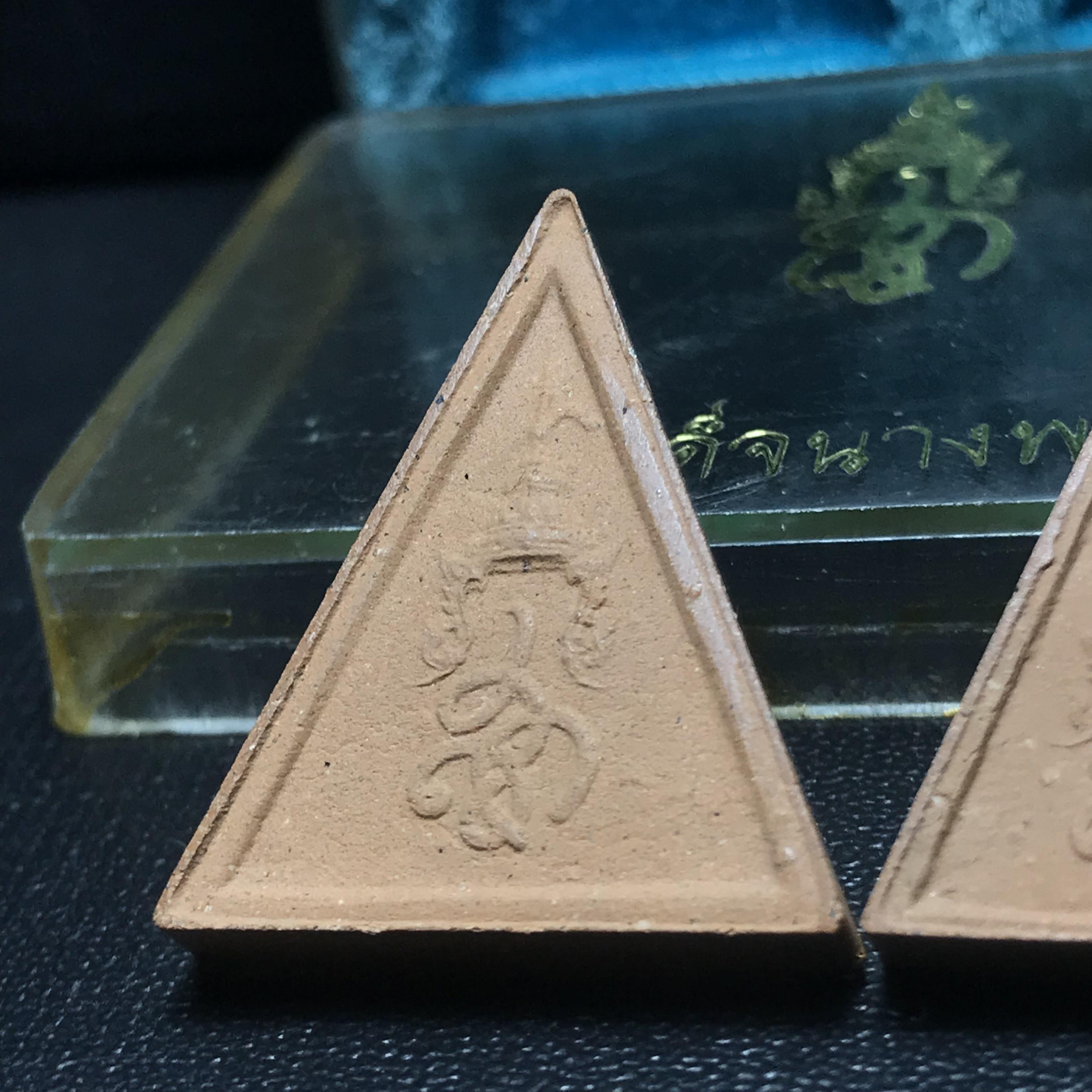 พระสมเด็จนางพญา สก. วัดบวรนิเวศวิหาร ปี2519 ชุดพิเศษกรรมการ หน้ากากทองคำ พิมพ์ใหญ่-เล็กกล่องบรรจุเดิม(ในหลวงรัชกาลที่9และสมเด็จพระราชินี เสด็จร่วมในพิธี)(พิธีใหญ่)(มวลสารดี)(พบเจอและหายากที่สุดในรุ่น)