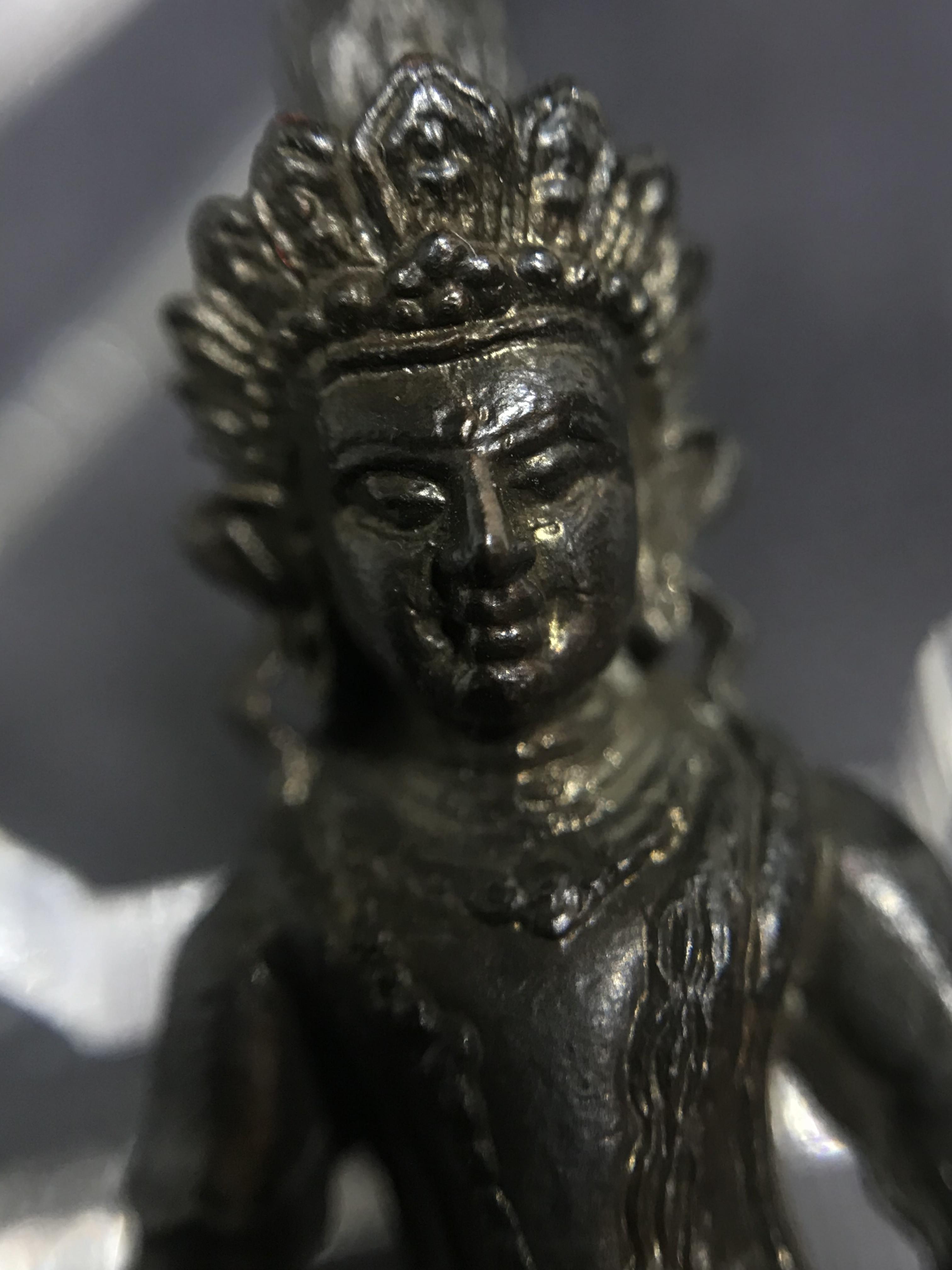 พระกริ่งธิเบตอวโลกิเตศวร ภปร.(พระไวโรจนะพุทธ)วัดมังกรกมลาวาส(เล่งเน่ยยี่) รุ่นแรกปี2515 เนื้อนวโลหะ(ในหลวงรัชกาลที่9เสด็จเททอง)(หายาก)