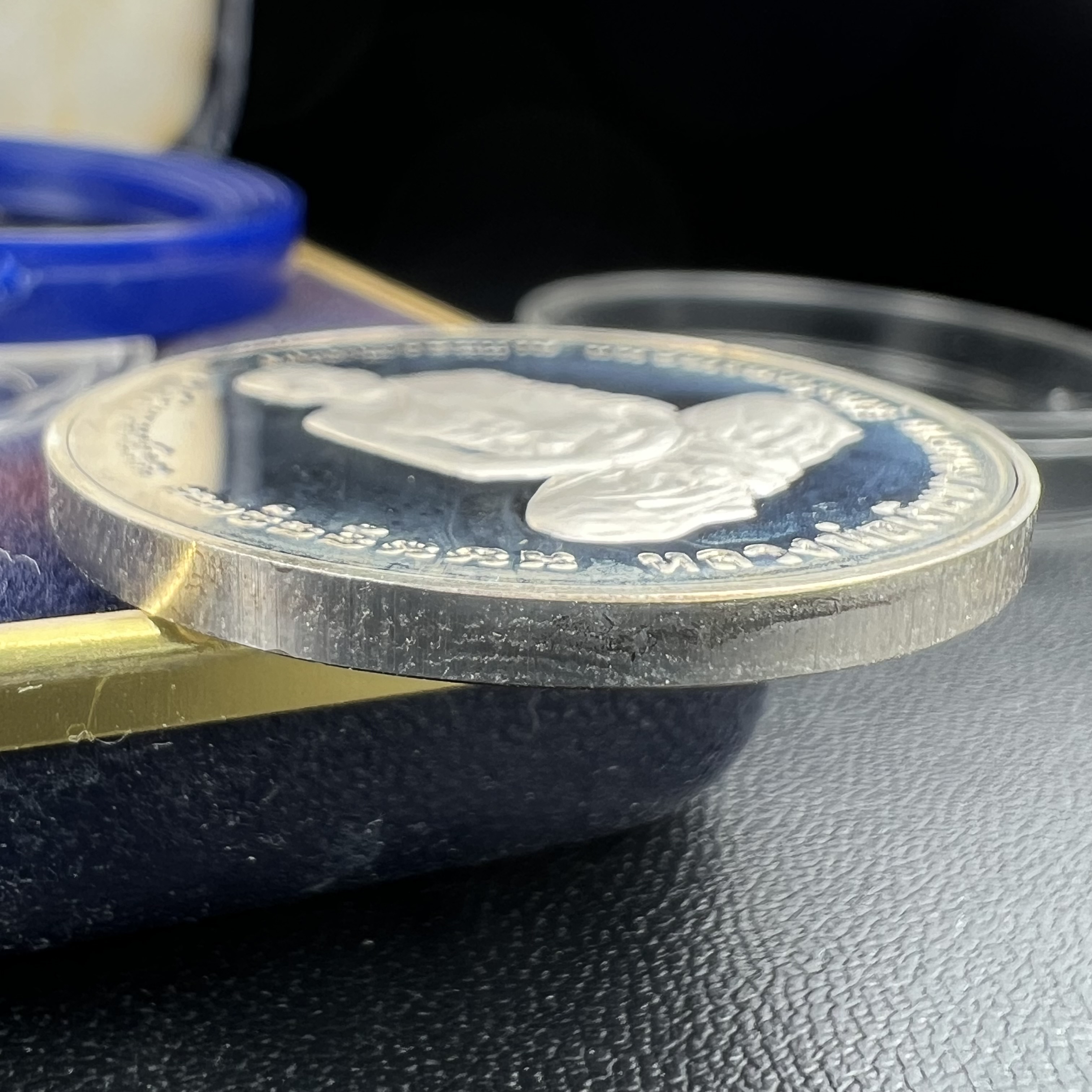 เหรียญหลวงพ่อเงิน หลัง พระครูพิบูลธรรมเวท หลวงพ่อเปรื่อง วัดบางคลาน เนื้อเงินแท้ ขัดเงา ขนาด 2.9 ซม. ประกอบพิธีมหาพุทธาภิเษก ณ อุโบสวัดหิรัญญาราม(วังตะโก) บางคลาน จ.พิจิตร เมื่อวันอังคารที่ 3 มี.ค.2541( เหรียญออกโดยโรงงานกษาปณ์ เพิร์ธ ประเทศออสเตรเลีย )