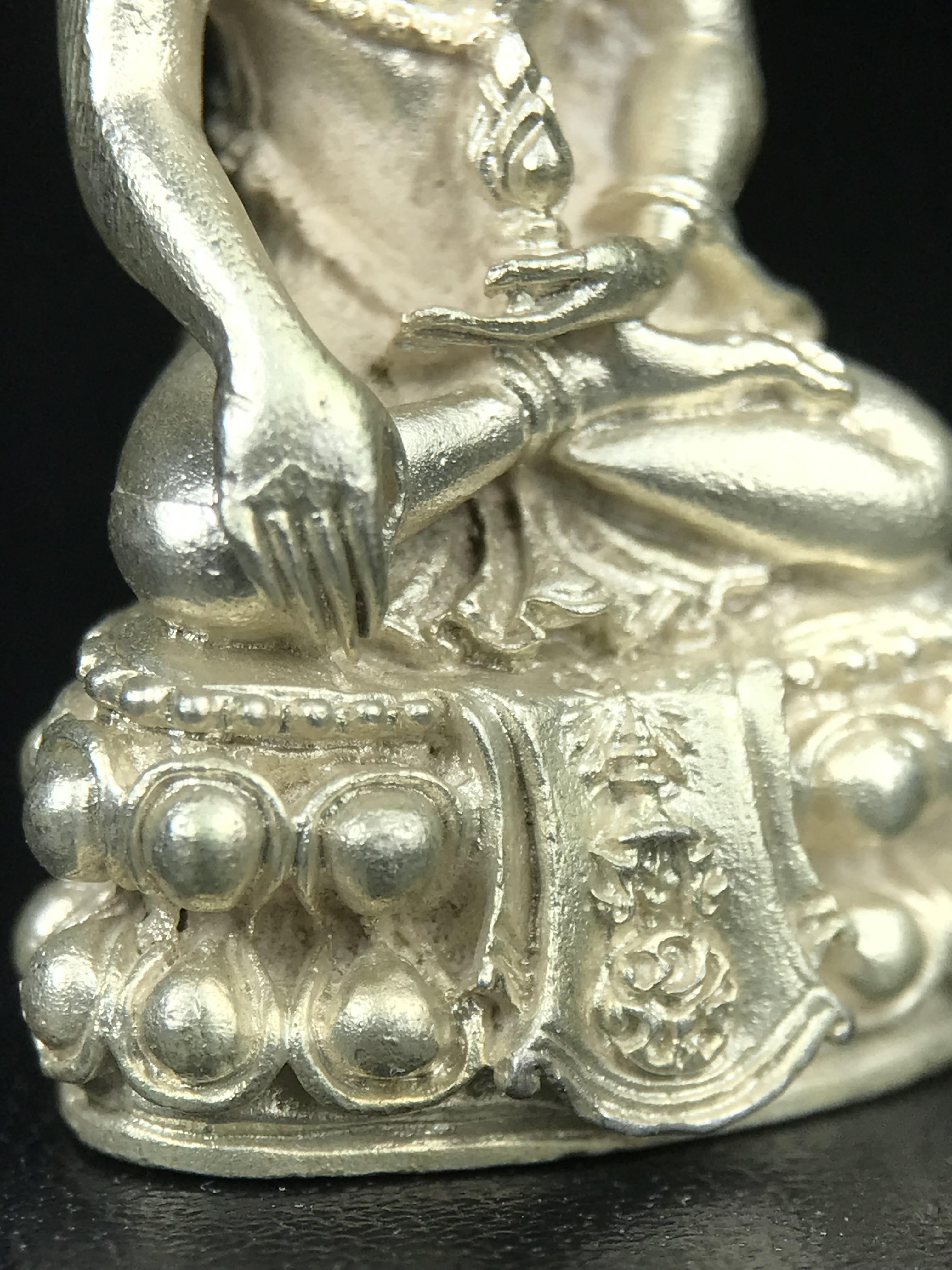 พระกริ่งศิรากาศ ภปร.(พระกริ่งคุ้มเกล้า)วัตถุมงคล"คุ้มเกล้าฯ" มูลนิธิ “คุ้มเกล้า” ในพระบรมราชูปถัมภ์ จัดสร้าง โรงพยาบาลภูมิพล เนื้อเงิน(พิมพ์หน้าไทย)(สภาพผิวขึ้นน้ำทองทั่วองค์สวยมากมาก!!)(ในหลวงรัชกาลที่9เสด็จเททอง)(พิธีใหญ่)(นิยม)