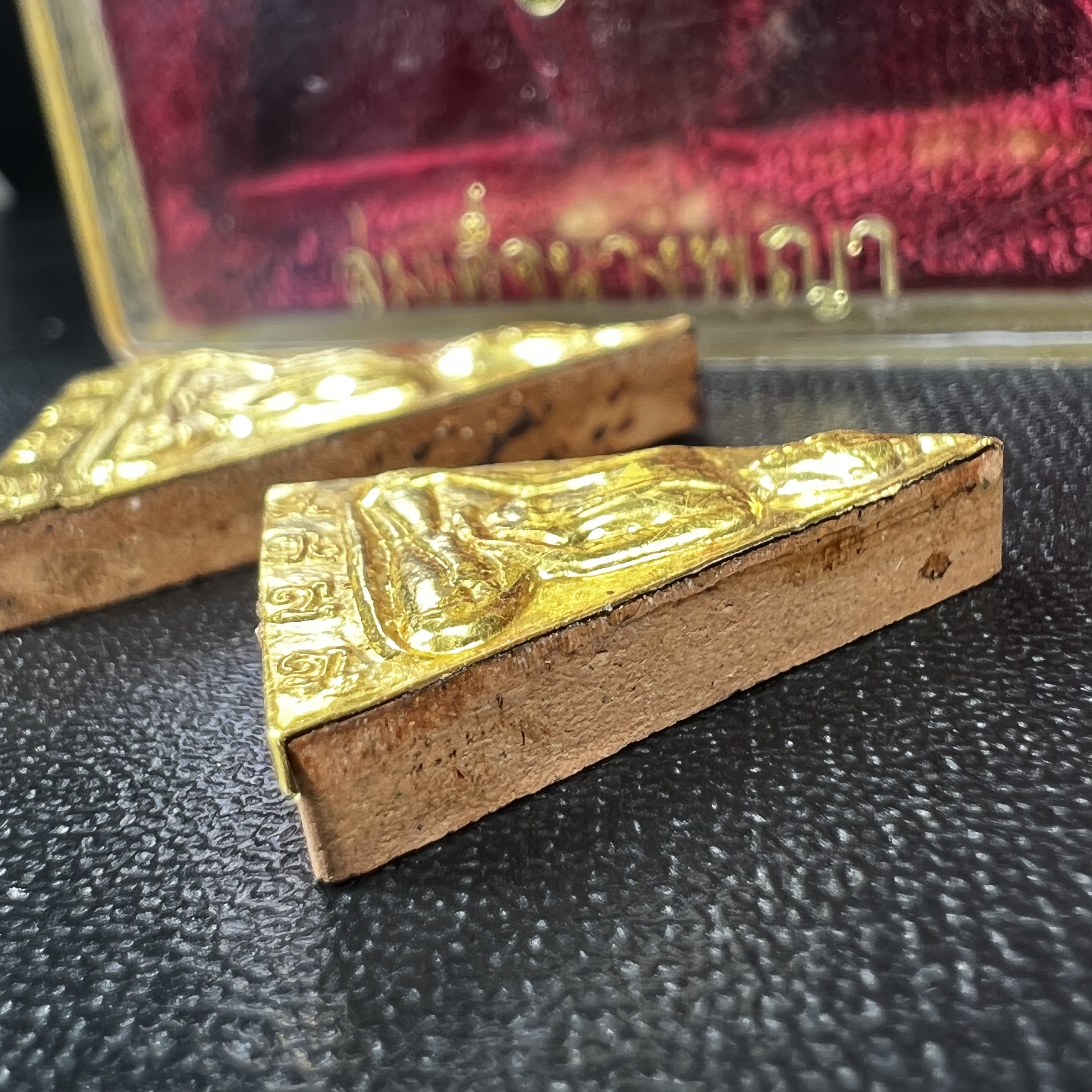 พระสมเด็จนางพญา สก. วัดบวรนิเวศวิหาร ปี2519 ชุดพิเศษกรรมการ หน้ากากทองคำ พิมพ์ใหญ่-เล็กกล่องบรรจุเดิม(ในหลวงรัชกาลที่9และสมเด็จพระราชินี เสด็จร่วมในพิธี)(พิธีใหญ่)(มวลสารดี)(พบเจอและหายากที่สุดในรุ่น)