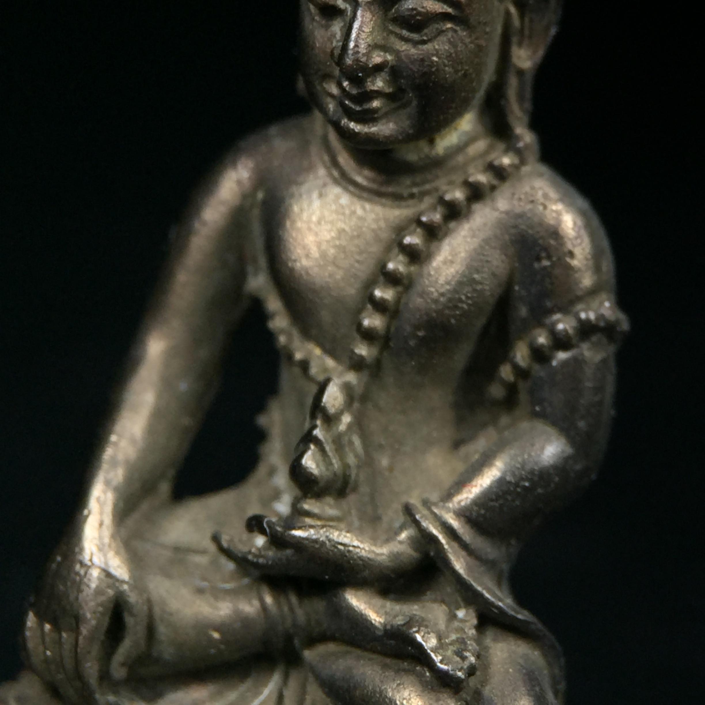 พระกริ่งศิรากาศ ภปร.(พระกริ่งคุ้มเกล้า)วัตถุมงคล"คุ้มเกล้าฯ" มูลนิธิ “คุ้มเกล้า” ในพระบรมราชูปถัมภ์ จัดสร้าง โรงพยาบาลภูมิพล เนื้อนวโลหะ(พิมพ์หน้าไทย)(ในหลวงรัชกาลที่9เสด็จเททอง)(พิธีใหญ่)(นิยม)