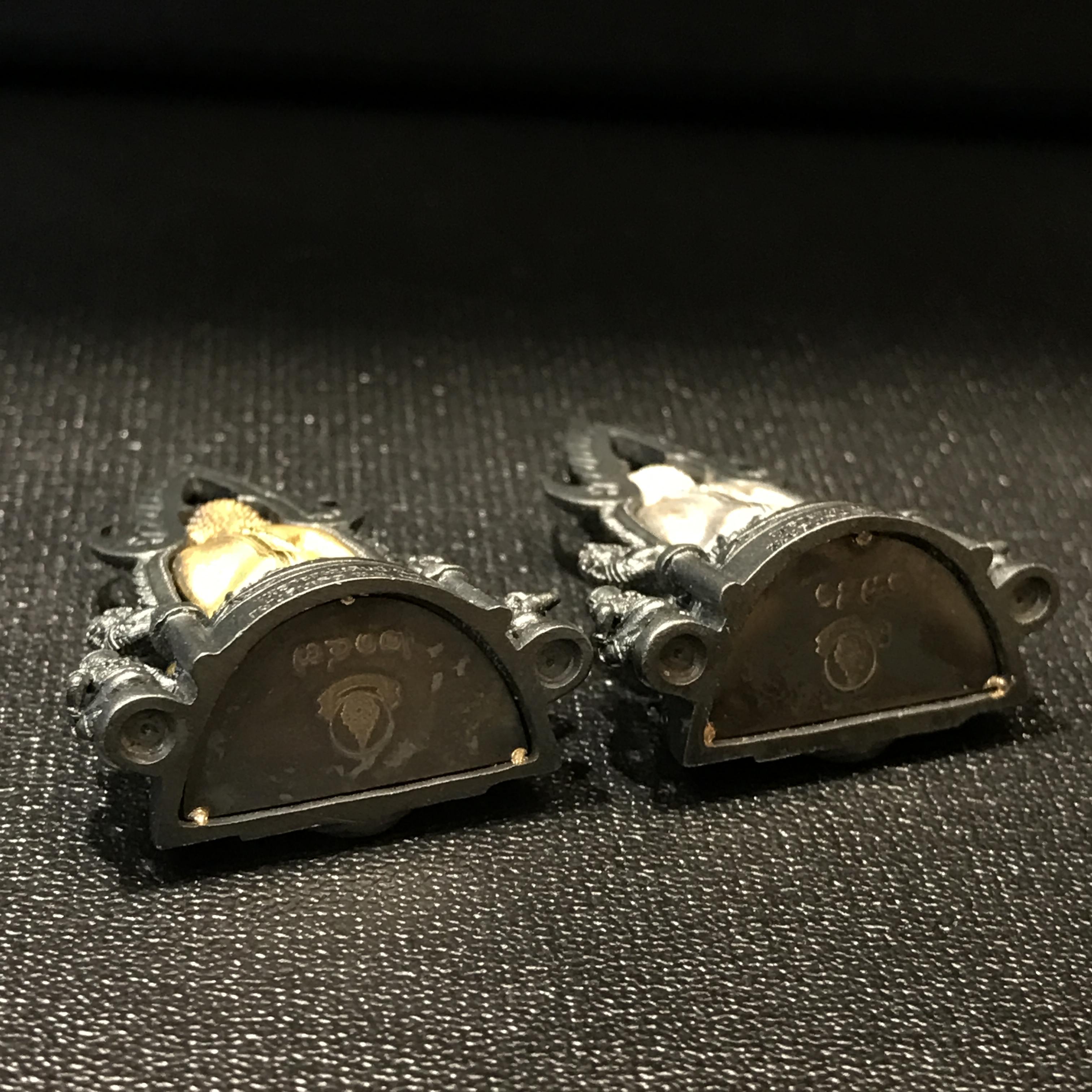 พระพุทธชินราช ภปร โครงการ เพราะแผ่นดินนี้คือแผ่นดินเกิด 2องค์ 1.องค์เนื้อเงินชุบทองคำซุ้มรมดำ 2.องค์เนื้อเงินชุบทองคำขาวซุ้มรมดำปี2551 ขนาดหน้าตัก1/2นิ้ว (สวยงามหายาก)(ไม่มีกล่องบรรจุเดิม)