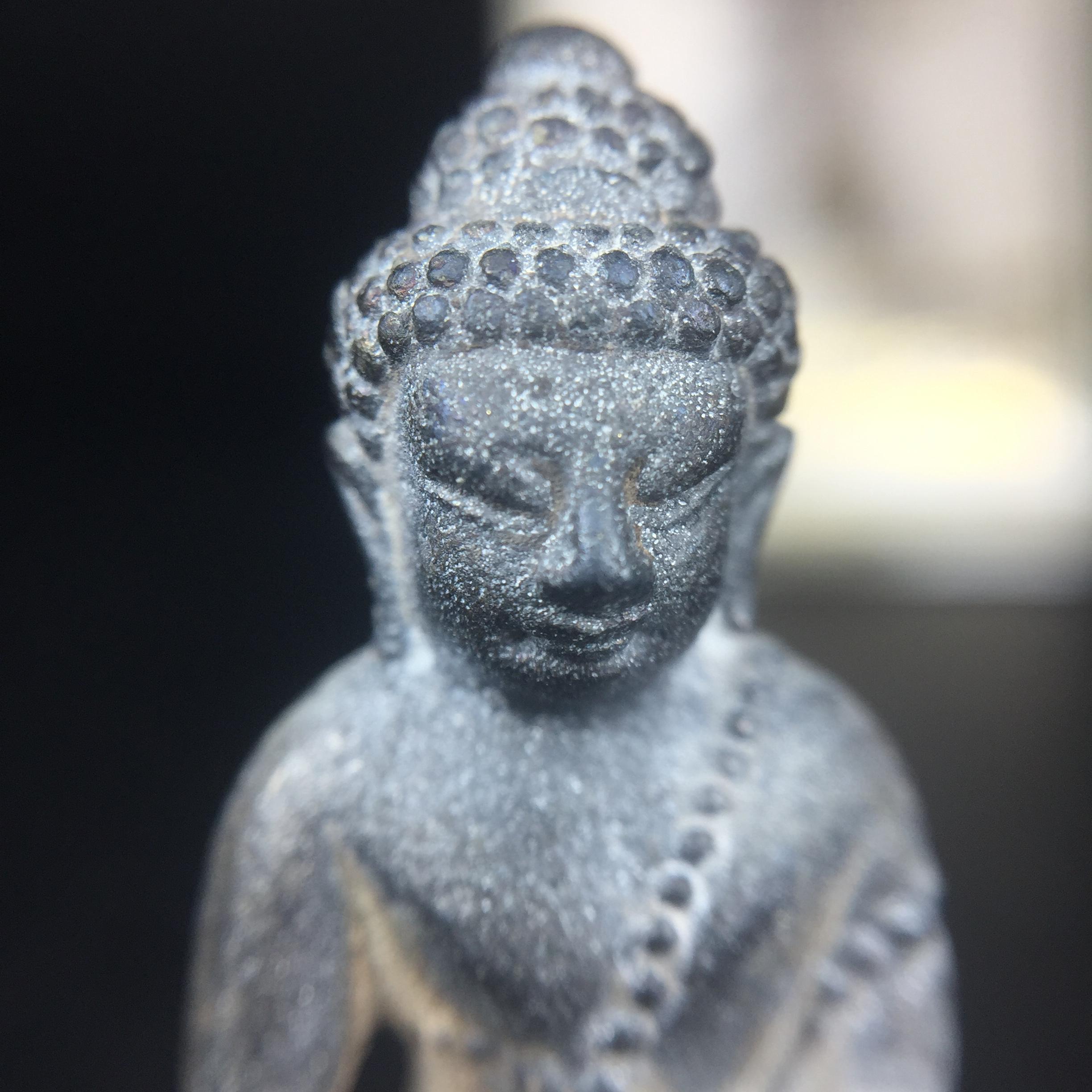 พระกริ่งชินบัญชรฉลองพระชันษา 100 ปี สมเด็จพระญาณสังวร วัดบวรนิเวศวิหาร ปี 2556 เนื้อนวโลหะผสมทองคำก้นทองแดง พิธีใหญ่ มวลสารเด่น นิยม(1 ใน 2556 องค์)