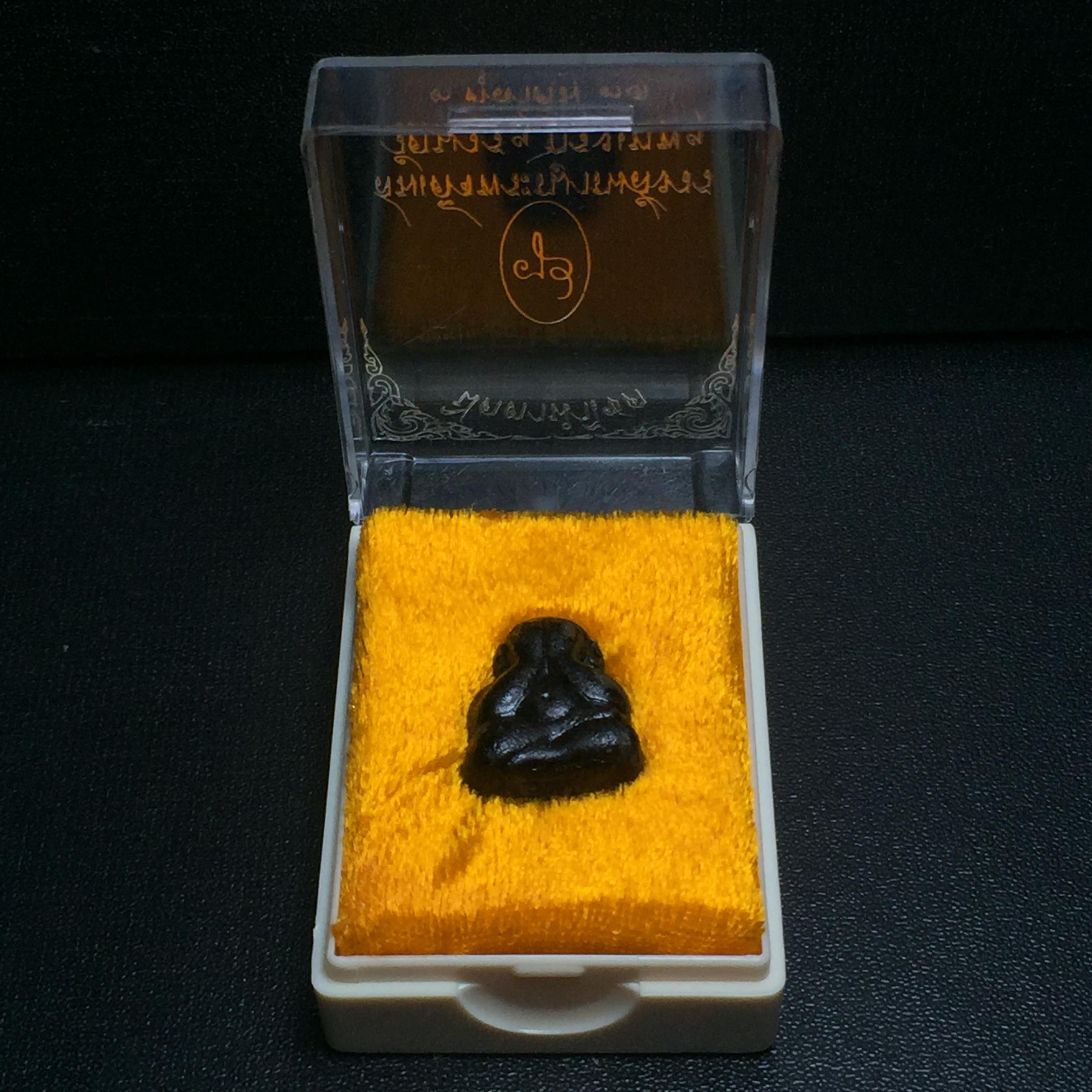 พระปิดตานำโชค สมเด็จพระญาณสังวร วัดบวรนิเวศวิหาร กรุงเทพ ปี2531(เจริญก้าวหน้า มีโชคลาภ การค้าเจริญรุ่งเรื่อง แคล้วคลาดปลอดภัย)