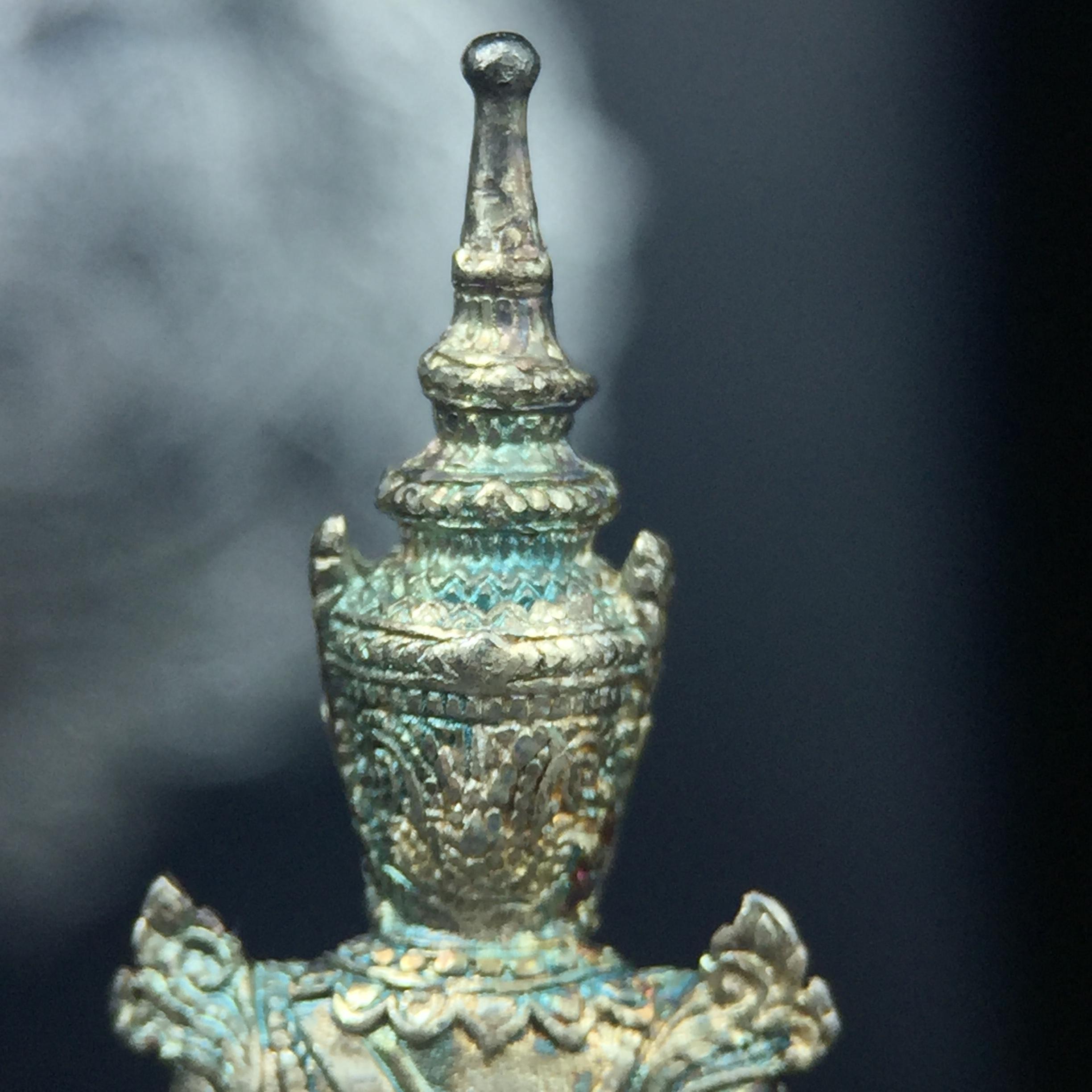 พระแก้วมรกต กรมสรรพสามิตจัดสร้างขึ้นเนื่องในโอกาสครบรอบ 64 ปีของกรมสรรพสามิต และเนื่องในวโรกาสที่พระบาทสมเด็จพระเจ้าอยู่หัวทรงครองราชย์ครบ50ปีเมื่อ พ.ศ.2539 เนื้อเงินทรายนวลขัดเงา(ผิวเดิมๆขึ้นสีรุ้งธรรมชาติสวย(สเน่ห์พระเนื้อเงินสีสันที่ธรรมชาติสรรค์สร้าง)