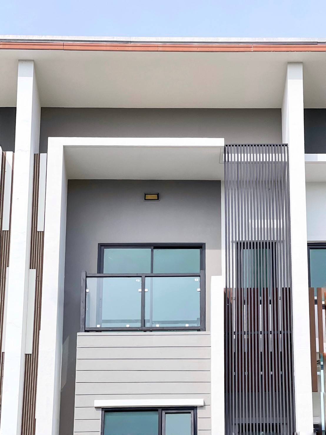 For Rent : Wichit, 3-Storey Commercial Building, 3 Bedrooms 4 Bathrooms