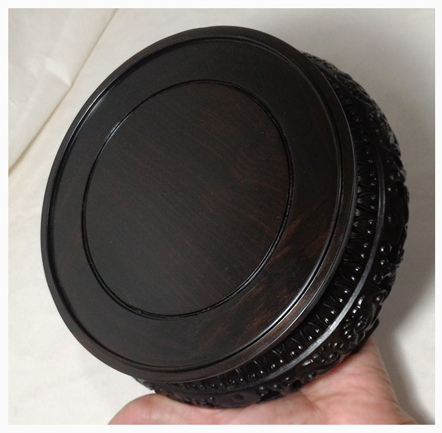 กี๋หรือฐานไม้สไตล์จีน ลายหน้าสิงห์ ท๊อป14cm