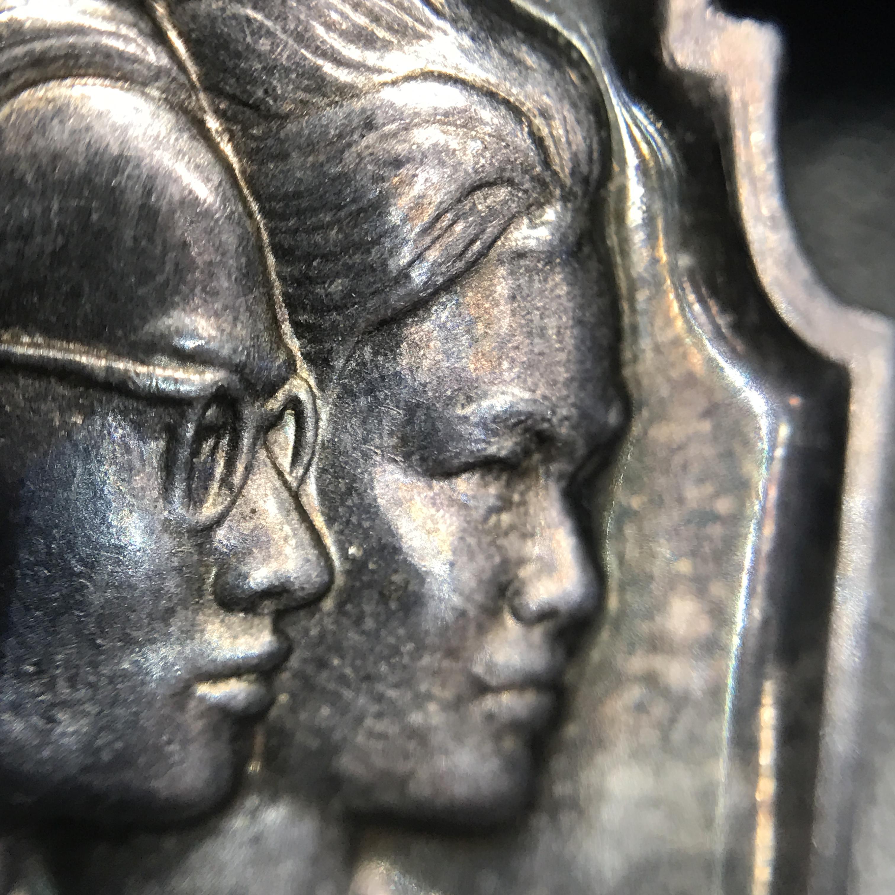 เหรียญสองพระองค์พระราชทาน ภปร. สก. เนื้อเงิน ปี2535 สภาพสวยผิวเดิมพร้อมกล่องเดิมๆ (หายาก)