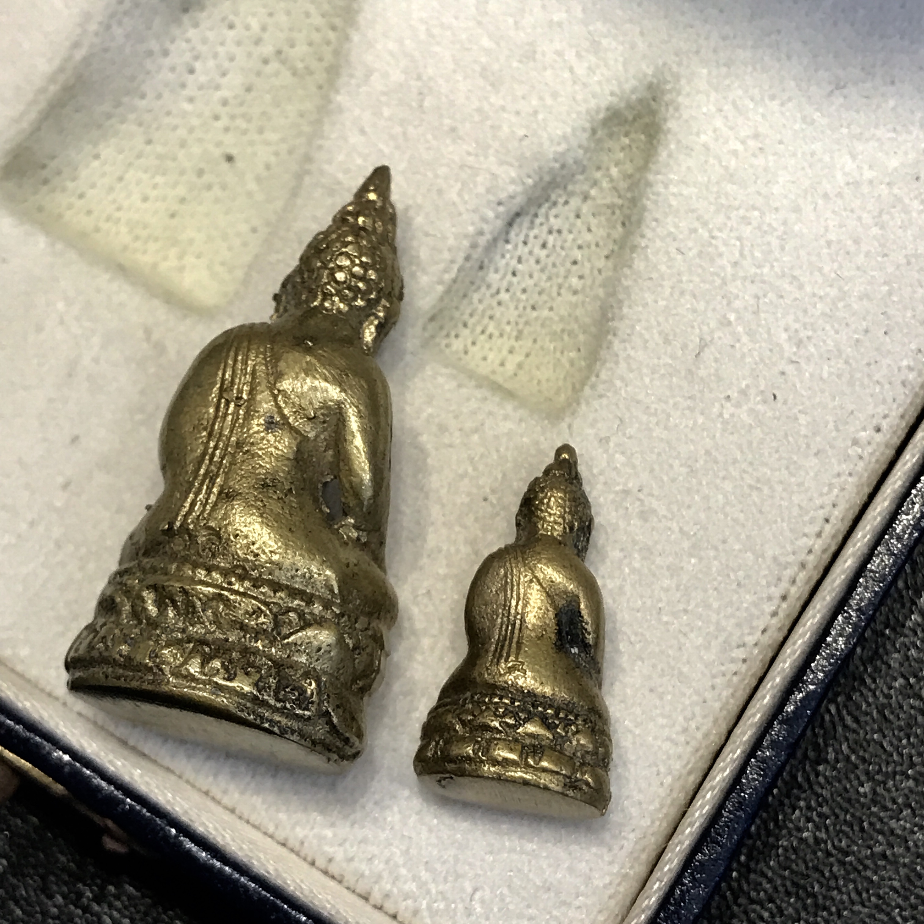 พระกริ่ง-พระชัยวัฒน์ไพรีพินาศ วัดบวรนิเวศวิหาร รุ่นผ้าป่าสิงห์บุรี ปี2528(กล่องหนังนิยม)