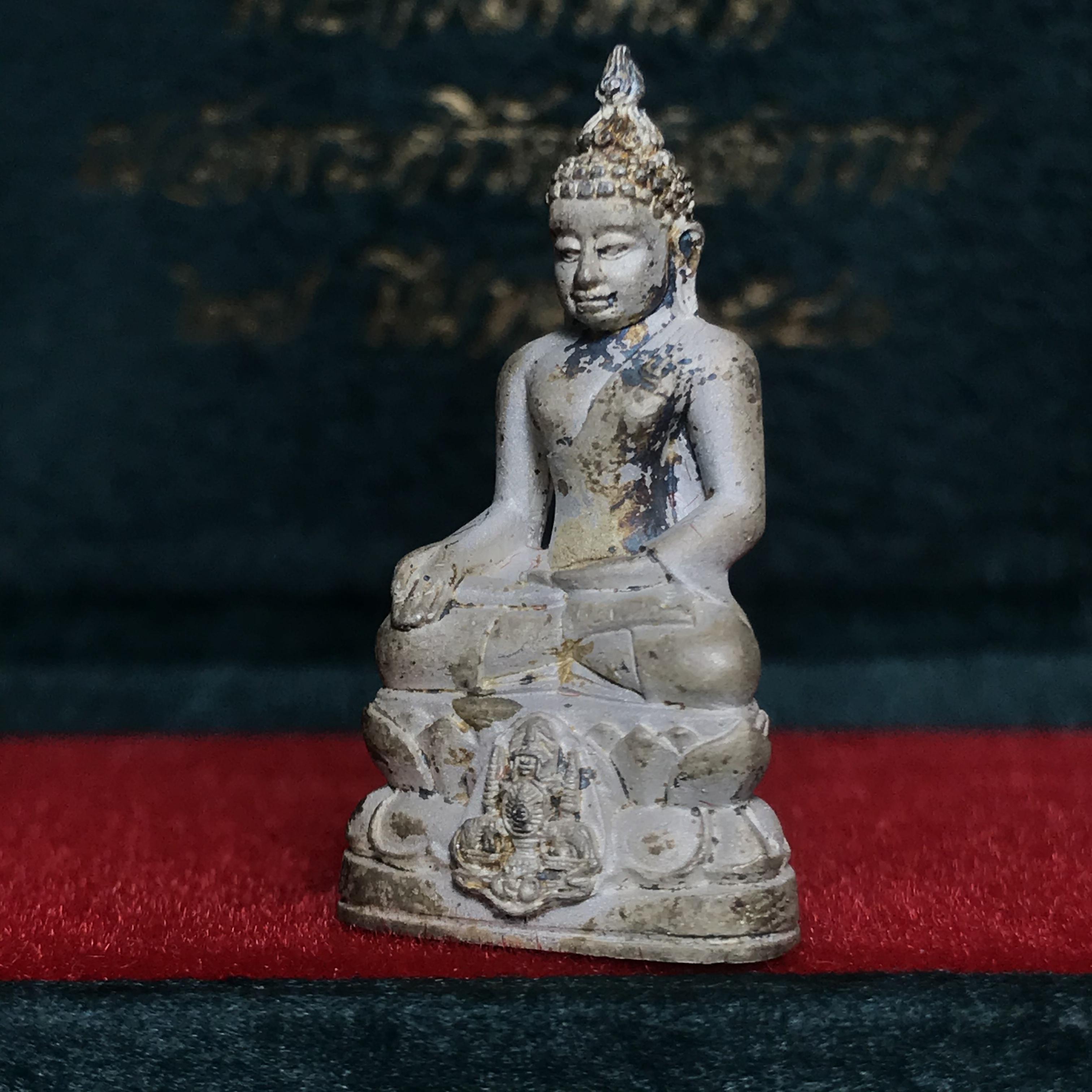 พระกริ่งไพรีพินาศ ครองสิริราชสมบัติครบ 50 ปี พ.ศ.2540 เนื้อเงิน ผิวเดิมสวย ครบ สมบูรณ์ ชุดพระราชทาน(หายาก)