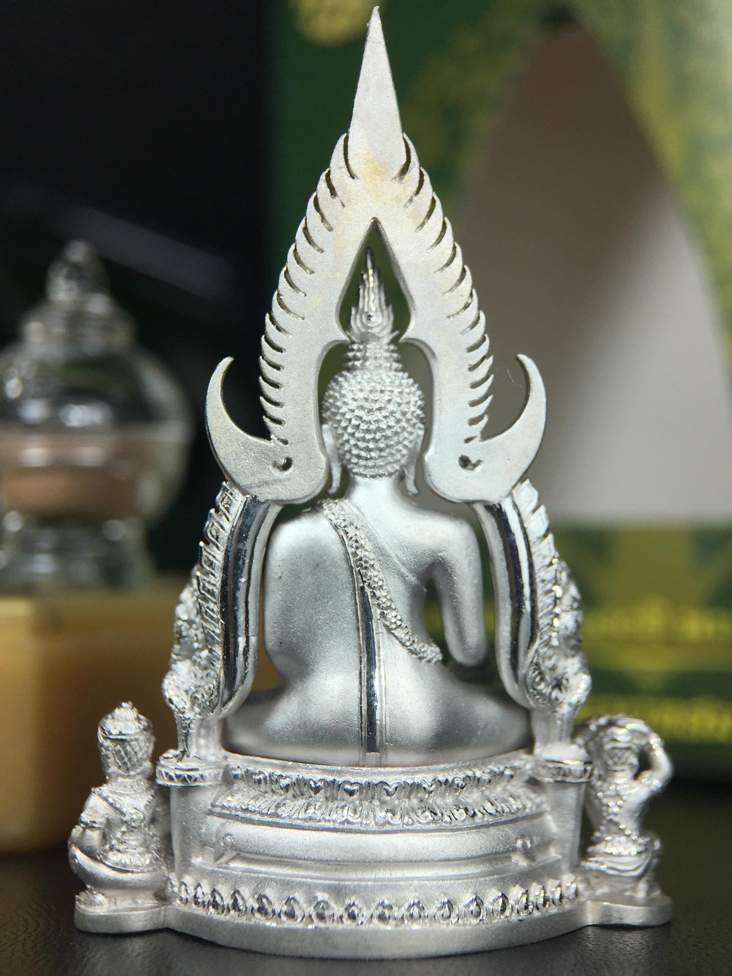 พระพุทธชินราช(จำลอง) ภปร. 84 พรรษา เนื้อเงินชุบทองคำขาว พิมพ์ใหญ่ขนาดหน้าตัก 3/4 นิ้ว(พระราชทานมวลสาร จิตรลดาและเส้นพระเจ้า(เส้นผม))รัชกาลที่9)พุทธศิลป์ทรงคุณค่าอีกหนึ่งรุ่นยอดนิยม(1ใน 3000 องค์)