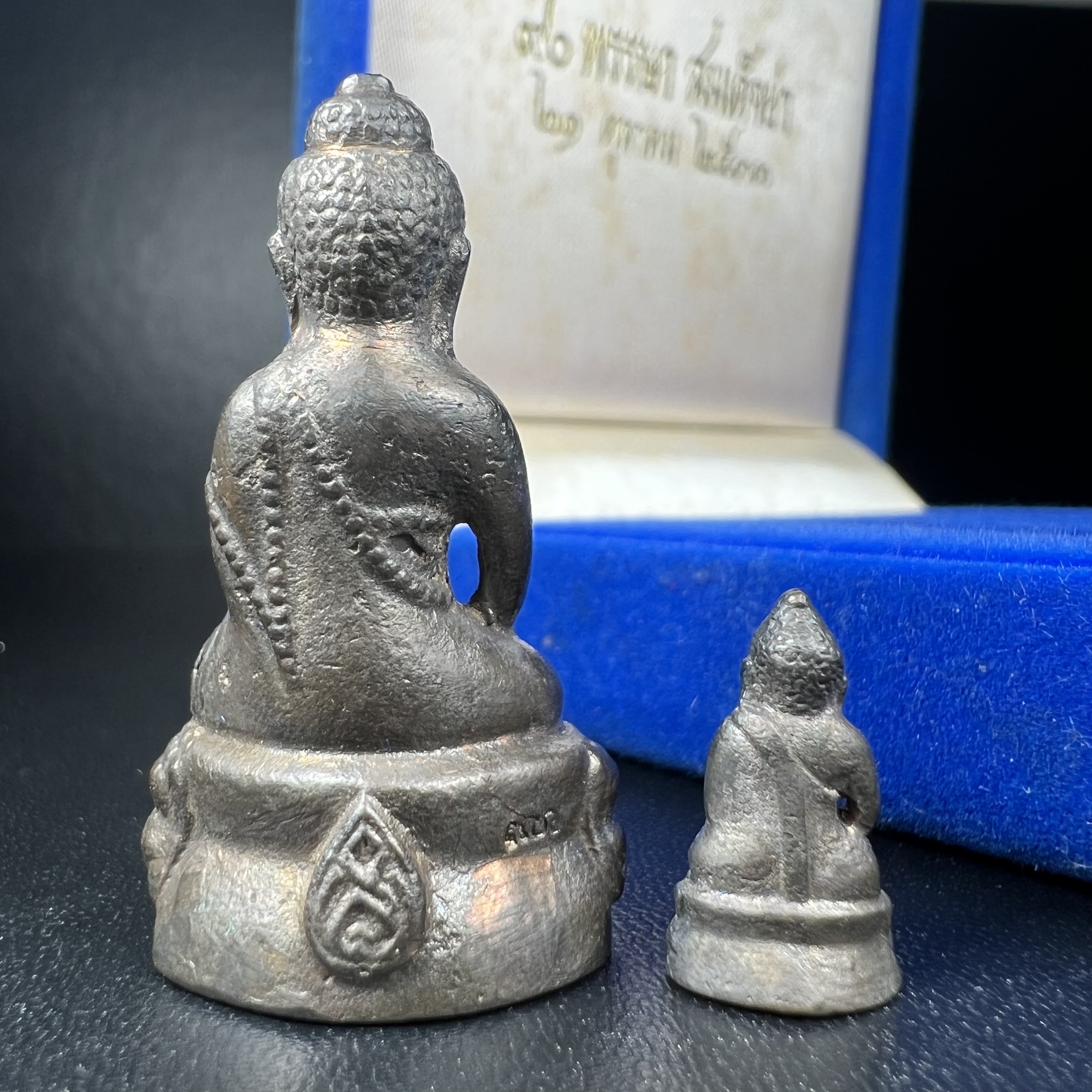 พระกริ่ง-พระชัยวัฒน์ 90พรรษาสมเด็จย่า ปี2533 เนื้อนวโลหะ(ในหลวงรัชกาลที่9เสด็จในพิธี)(1 ใน 3000 ชุด) หายาก