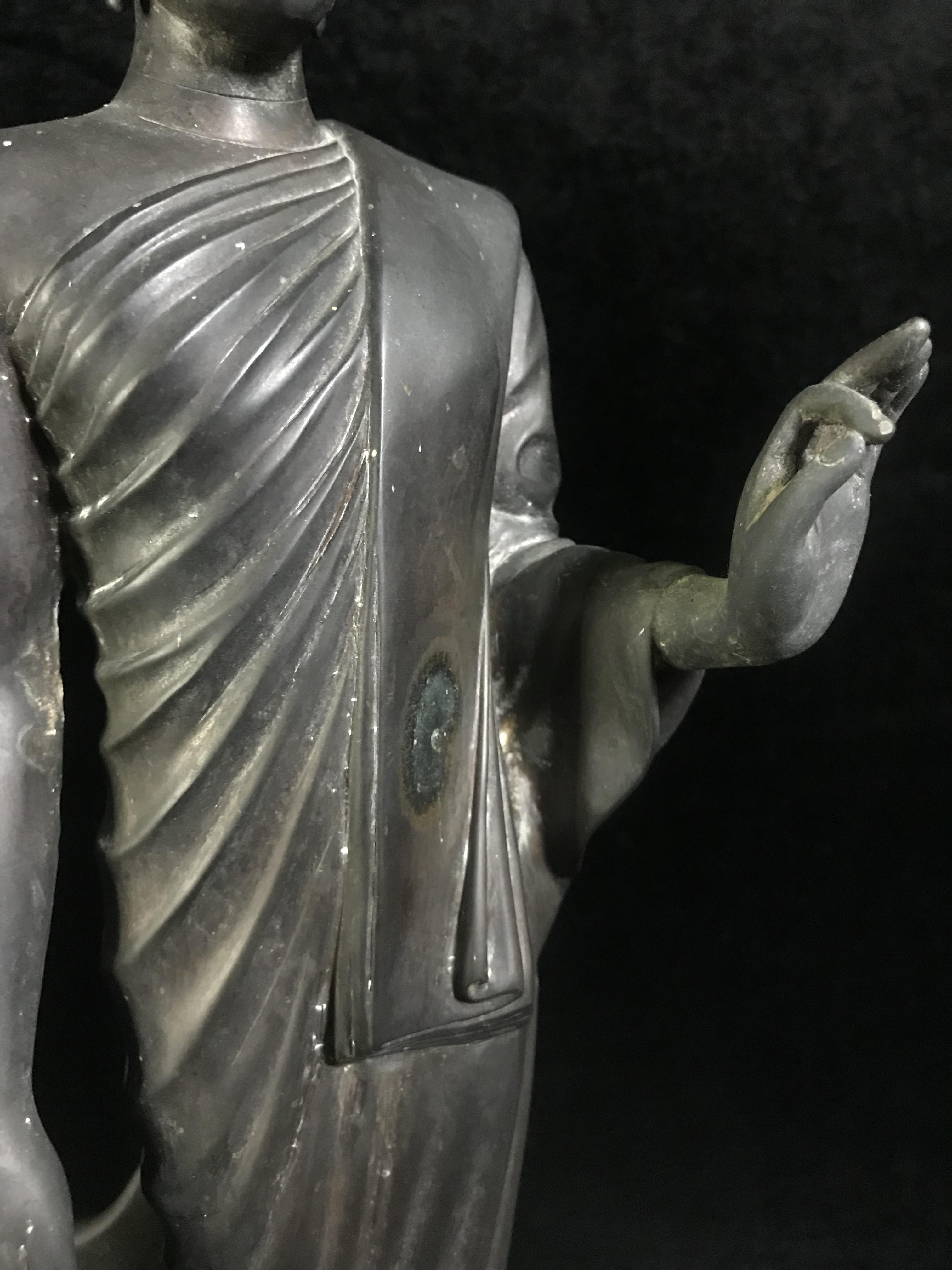 พระบูชา 25พุทธศตวรรษ พระศรีศากยะทศพลญาณ ประธานพุทธมณฑลสุทรรศน์ ปี 2531 ตราสัญลักษณ์พระราชพิธีรัชมังคลาภิเษก ปี 2531 หมายเลข (๑๕)๕๘๓ ขนาดความสูง 15 นิ้ว รวมฐานสูง 18 นิ้ว(นิยมหายาก)