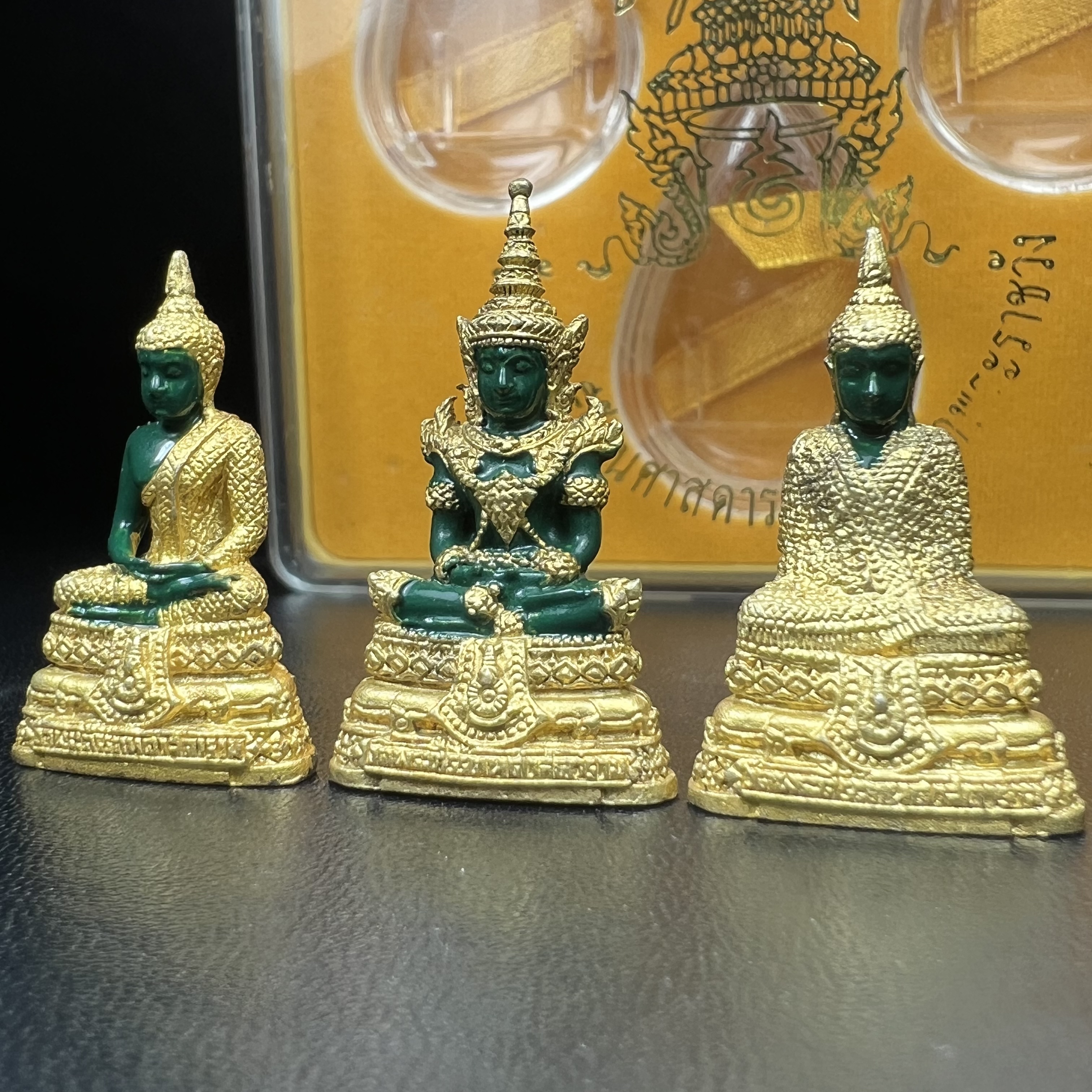 พระพุทธมหามณีรัตนปฏิมากร(พระแก้วมรกต) วัดพระศรีรัตนศาสดาราม สำนักพระราชวัง จัดสร้าง ชุด3 ฤดู ร้อน ฝน หนาว(บรรจุมวลสารใต้ฐาน)