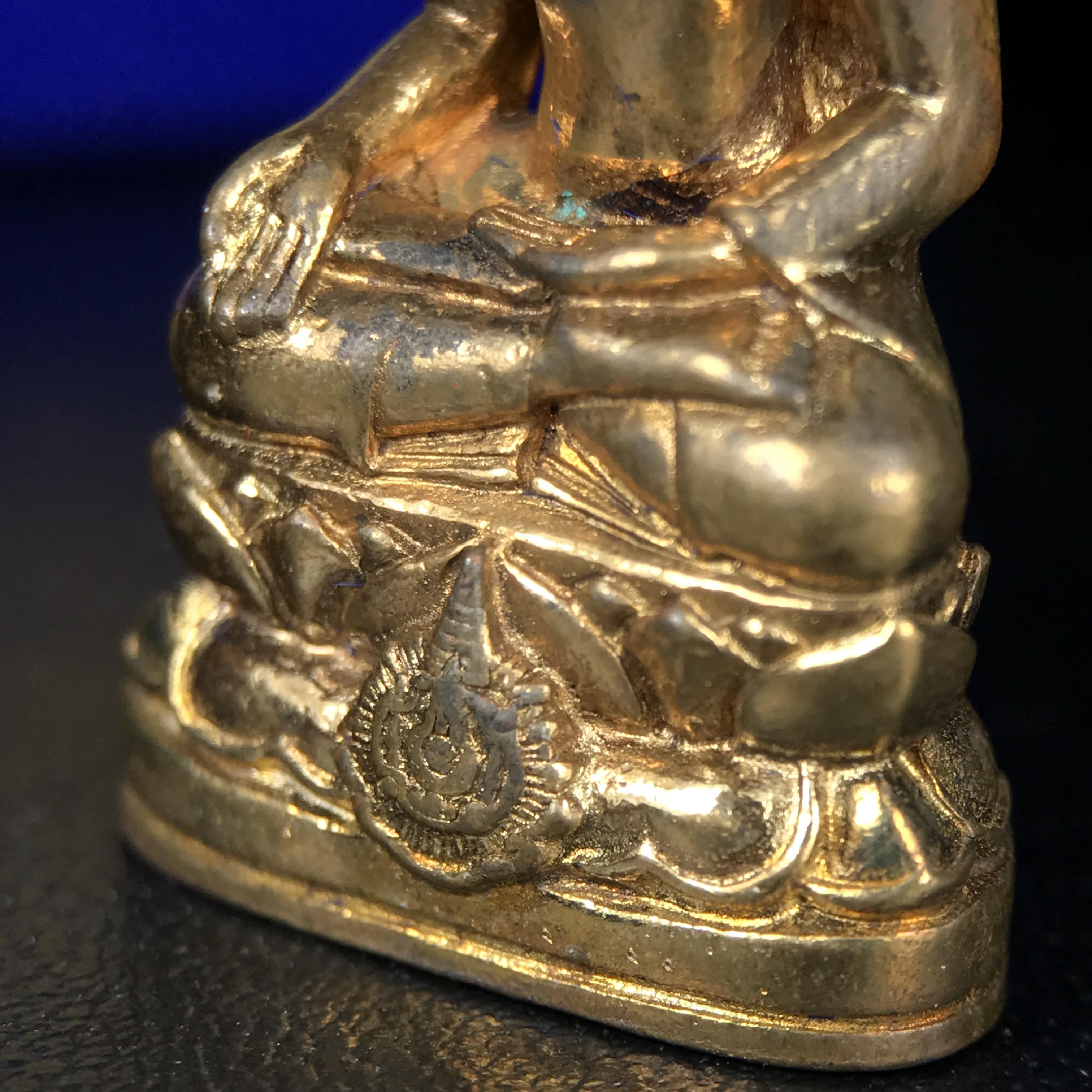 พระกริ่งไพรีพินาศ บรรจุเหล็กไหล ครั้งแรกและครั้งเดียวในประวัติศาสตร์ เฉลิมพระเกียรติ พระบาทสมเด็จพระเจ้าอยู่หัวรัชกาลที่9 พระชนมพรรษา 6 รอบ ปี2542 เนื้อสัมฤทธิ์(บรรจุเหล็กไหล)ดีนอก-ดีใน พิธีใหญ่ มวลสารเด่น (หายาก)