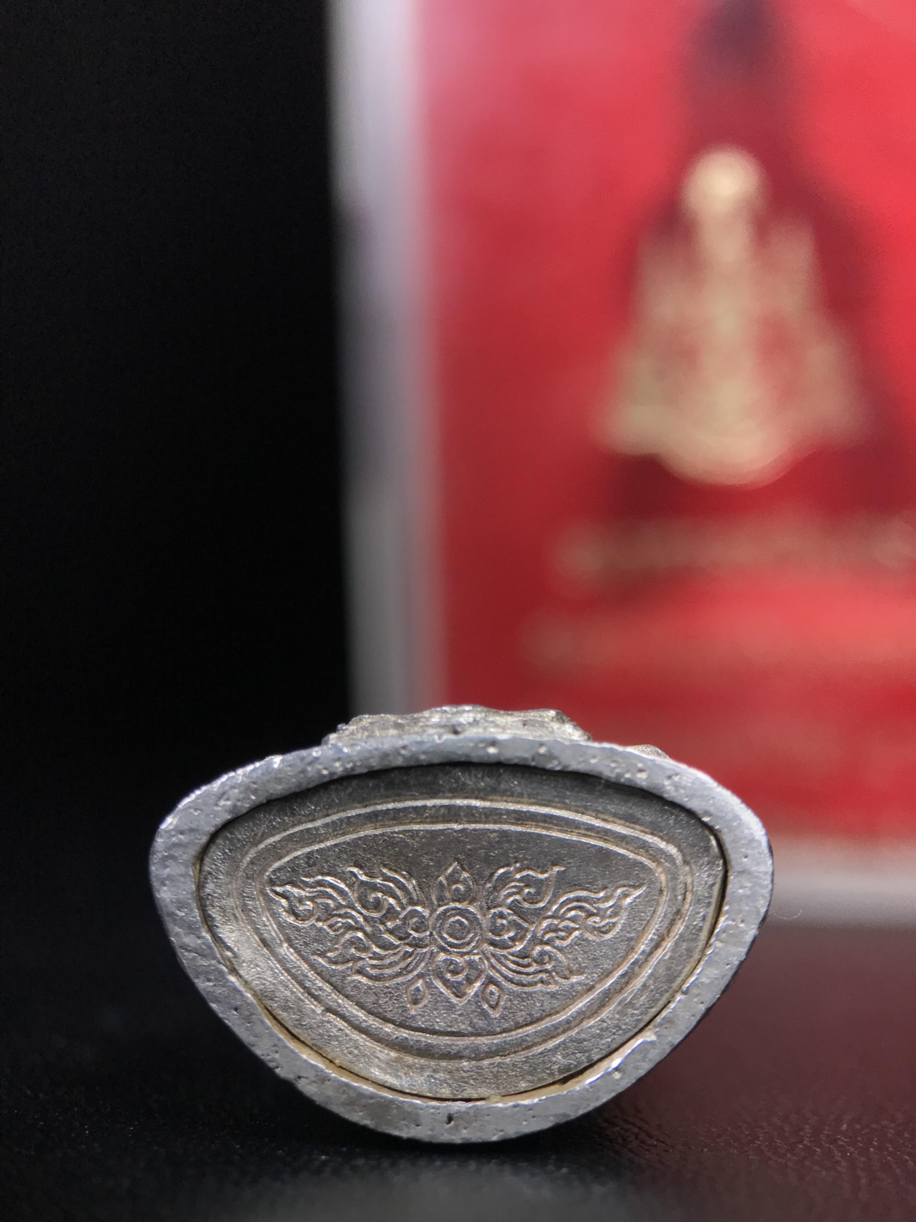 พระกริ่งปรมาภรณ์พุทธปัญญา(พระกริ่งศรีนคร 2) จัดสร้างเนื่องในมหามงคลสมัยเฉลิมพระชมน์พรรษา 5 รอบ องค์พระบาทสมเด็จพระเจ้าอยู่หัวรัชกาลที่9 ปี 2530 เนื้อเงิน (ออกแบบโดยนายช่างเกษม มงคลเจริญ มีพระอาจารย์ไสว วัดราชนัดดา กรุงเทพ เป็นเจ้าพิธีครั้งสุดท้าย)