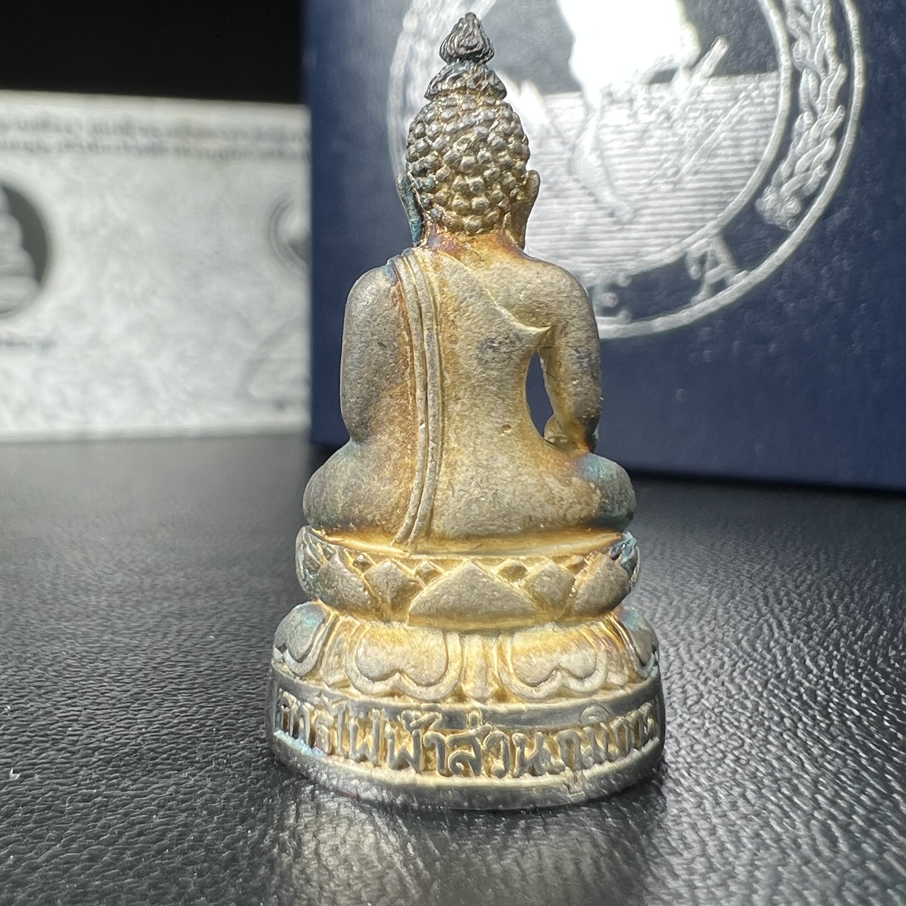 พระกริ่งไพรีพินาศ วัดบวรนิเวศวิหาร ปี2538 การไฟฟ้าส่วนภูมิภาคจัดสร้าง เนื้อเงิน(สภาพผิวเดิม ขึ้นสีรุ้งธรรมชาติ สวยแบบนิยม)พร้อมกล่องบรรจุเดิมและการ์ดใบรับรองเดิมครบสมบูรณ์ หมายเลข 1768