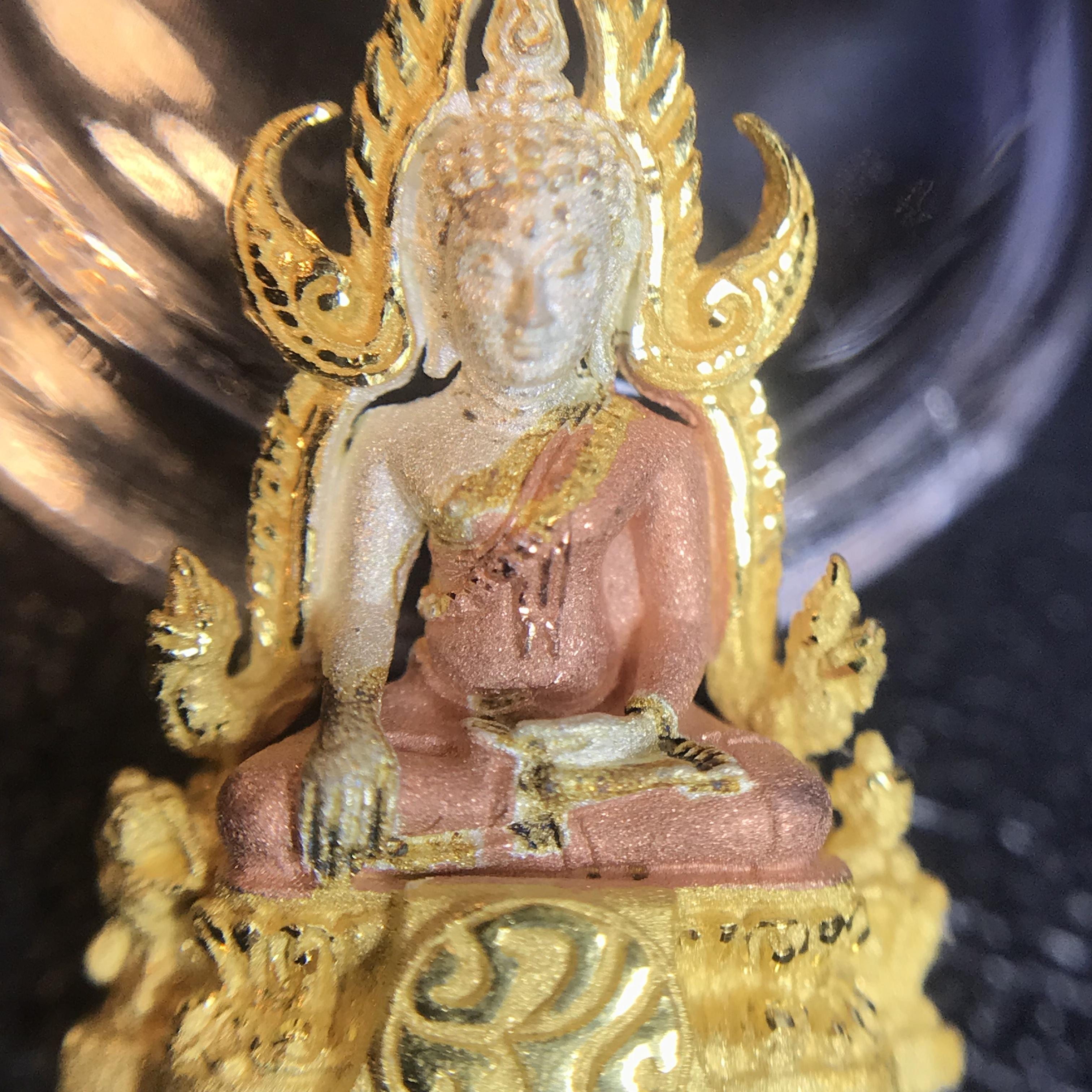 พระพุทธชินราช ภปร. โครงการ เพราะแผ่นดินนี้คือแผ่นดินเกิด เนื้อเงินชุบสามกษัตริย์ ปี2551 ขนาดหน้าตัก1/4นิ้ว (สวยงามหายาก)