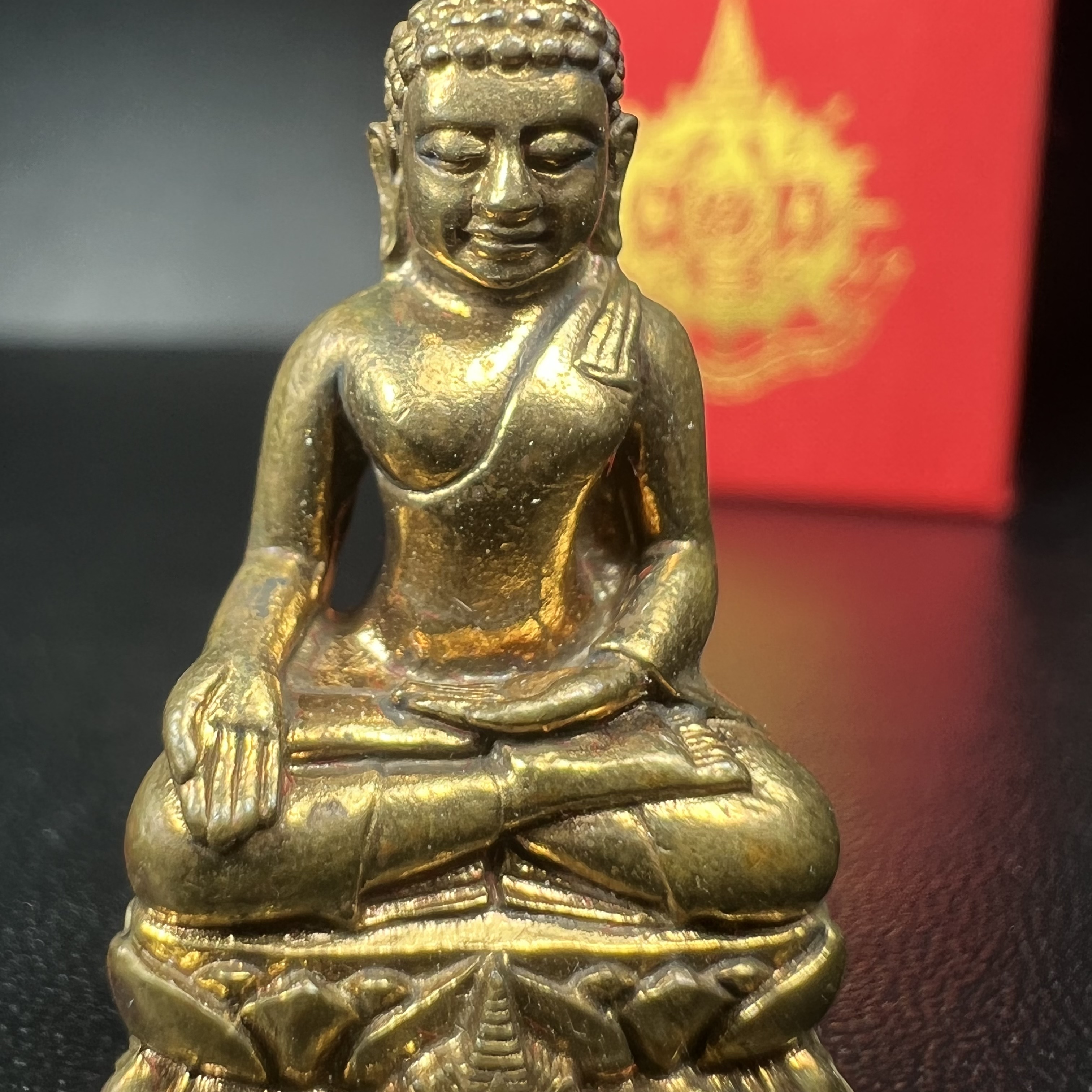 พระกริ่งไพรีพินาศ เฉลิมพระเกียรติ พระบาทสมเด็จพระเจ้าอยู่หัวรัชกาลที่9 พระชนมพรรษา 6 รอบ ปี2542เนื้อสัมฤทธิ์(บรรจุเหล็กไหล)ดีนอก-ดีใน(องค์นี้เป็นเนื้อสัมฤทธิ์ พิเศษกรรมการ ตอก 2 โค๊ต หมายเลข ๒๓๕๗)หายาก