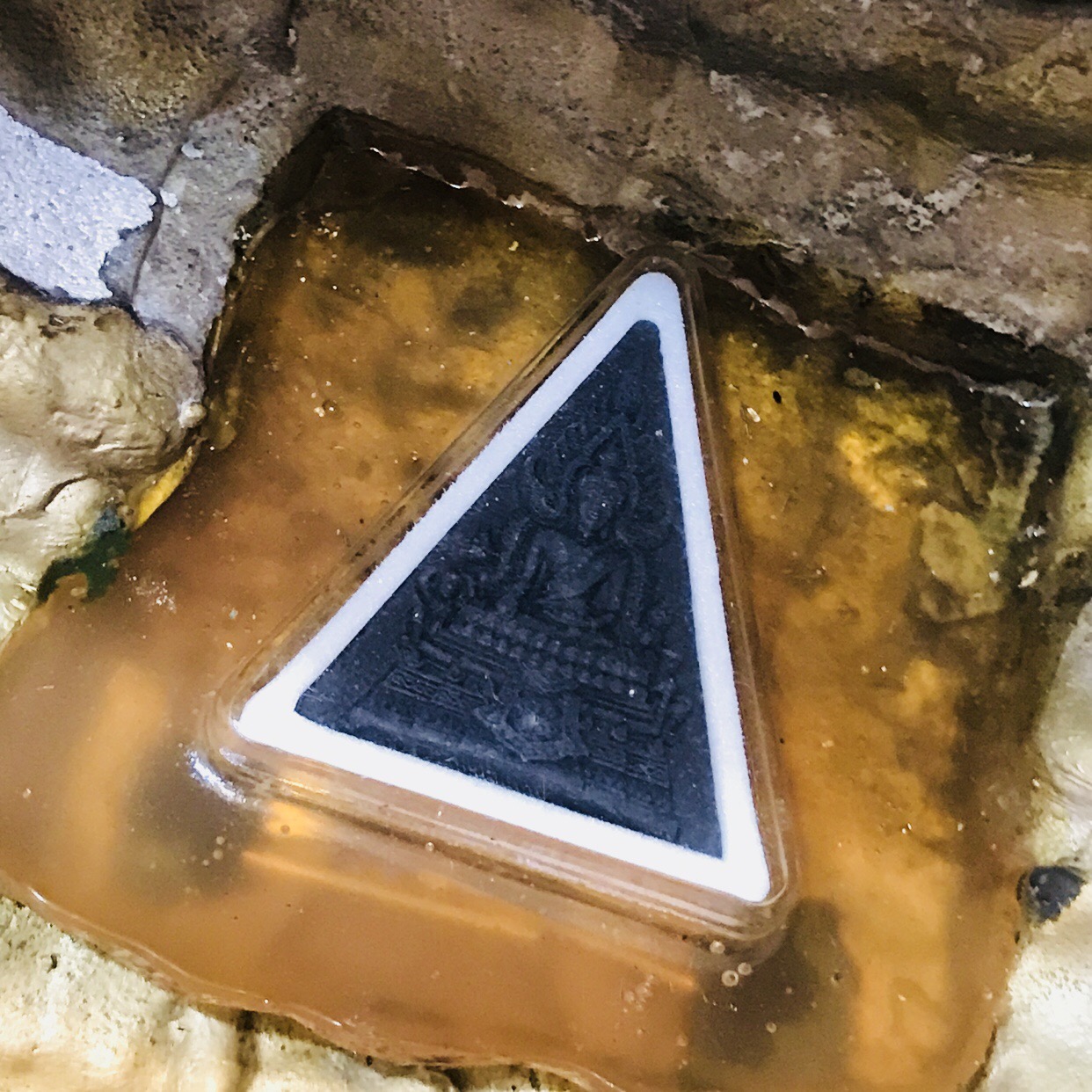 พระพุทธชินราช(จำลอง)ภปร. 84พรรษา เนื้อโลหะ ลงรักปิดทอง 100% ขนาดหน้าตัก 9 นิ้ว(ใต้ฐานบรรจุพระพุทธชินราชเนื้อผงพระราชทานมวลสาร จิตรลดาและเส้นพระเจ้า(เส้นผม))