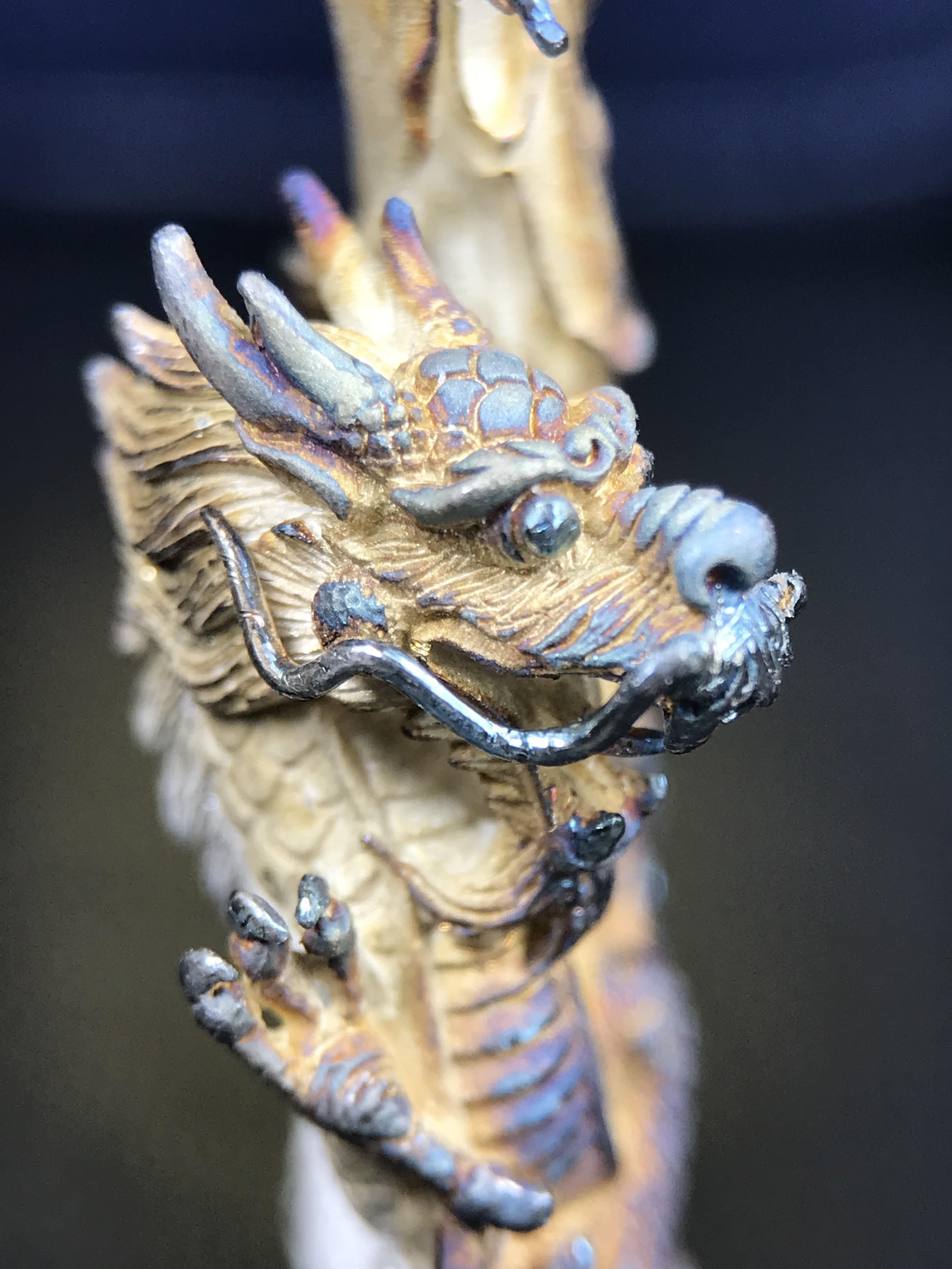 รูปหล่อลอยองค์พระโพธิสัตว์กวนอิม ทรงประทับมังกร จ.ระนอง ปี 2539 เนื้อเงิน พิมพ์ใหญ่(ผิวรุ้งไฟ)(สภาพผิวเดิมขึ้นสีรุ้งธรรมชาติสวยแบบนิยม)(เสน่ห์พระเนื้อเงินสีสันที่ธรรมชาติสรรค์สร้าง)เฉลิมฉลองในวโรกาสที่พระบาทสมเด็จพระเจ้าอยู่หัวทรงครองสิริราชสมบัติครบ50ปี